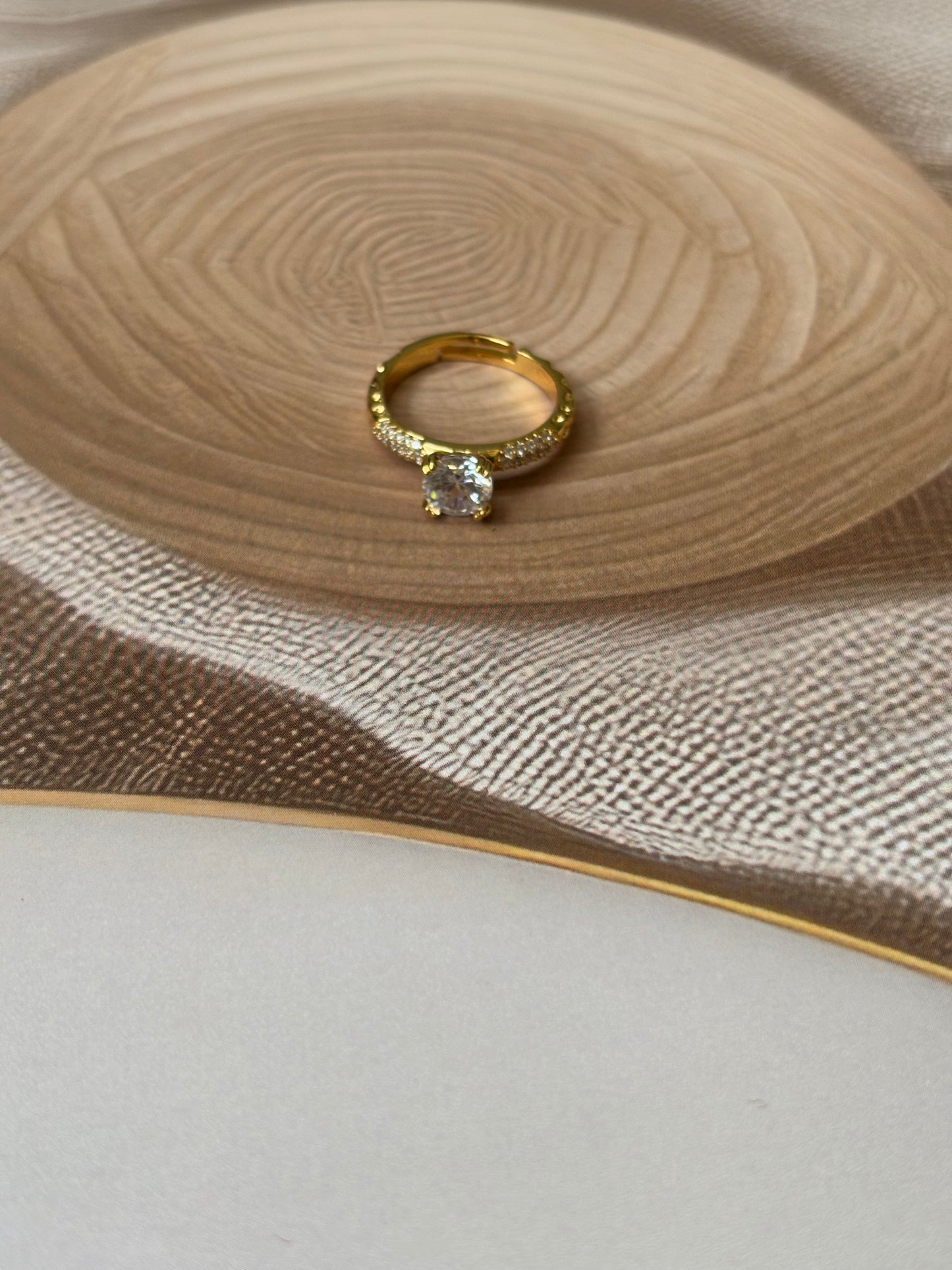 Sleek engage me ring