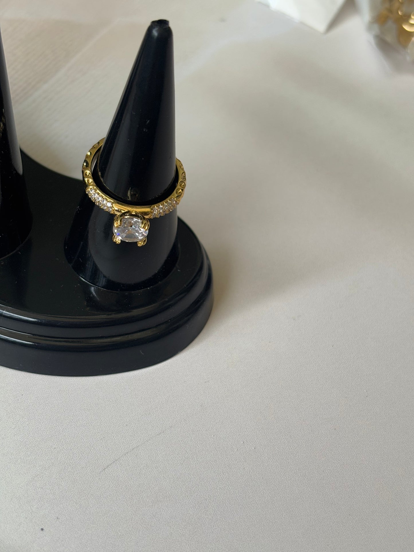 Sleek engage me ring