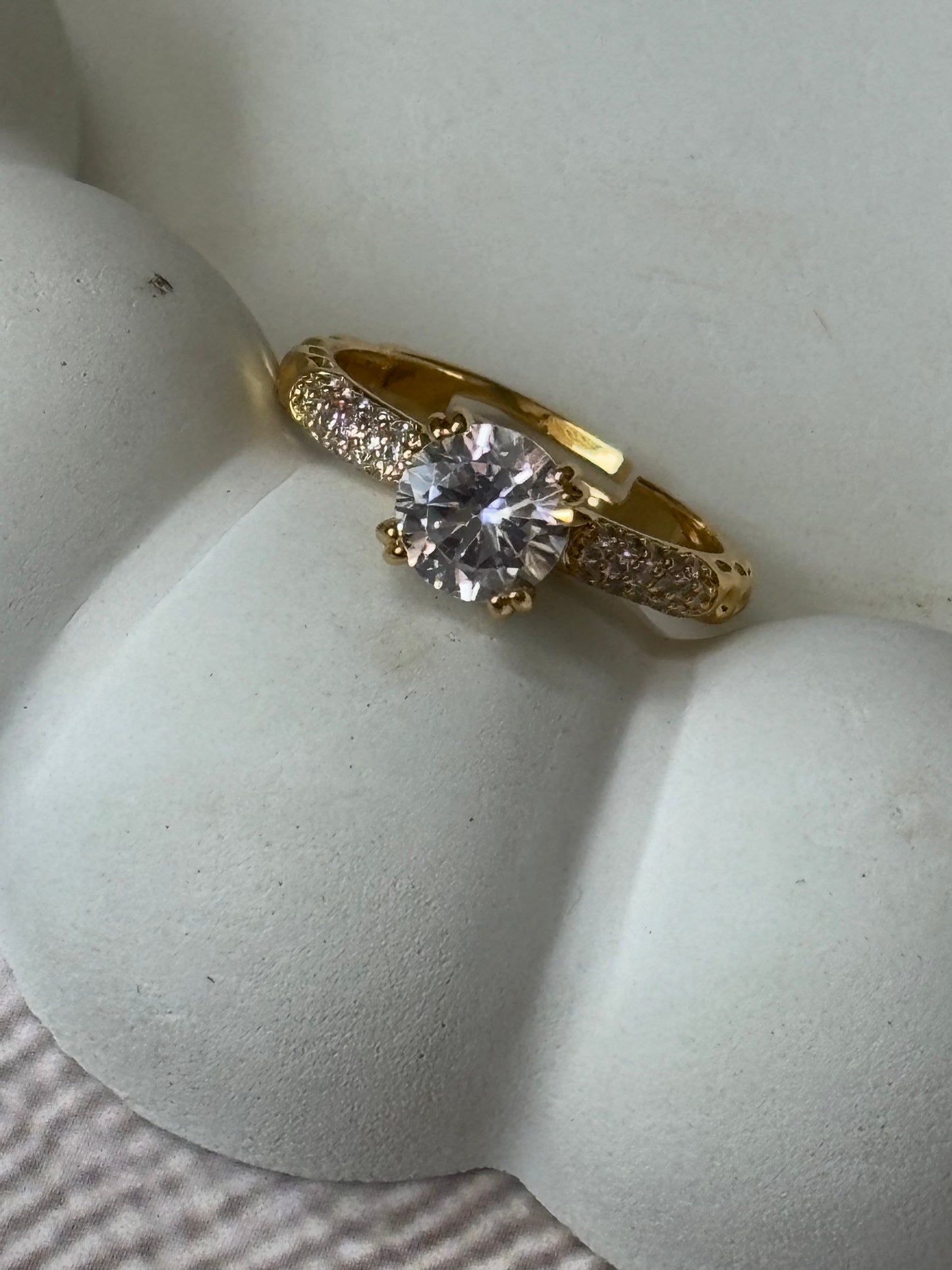 Sleek engage me ring