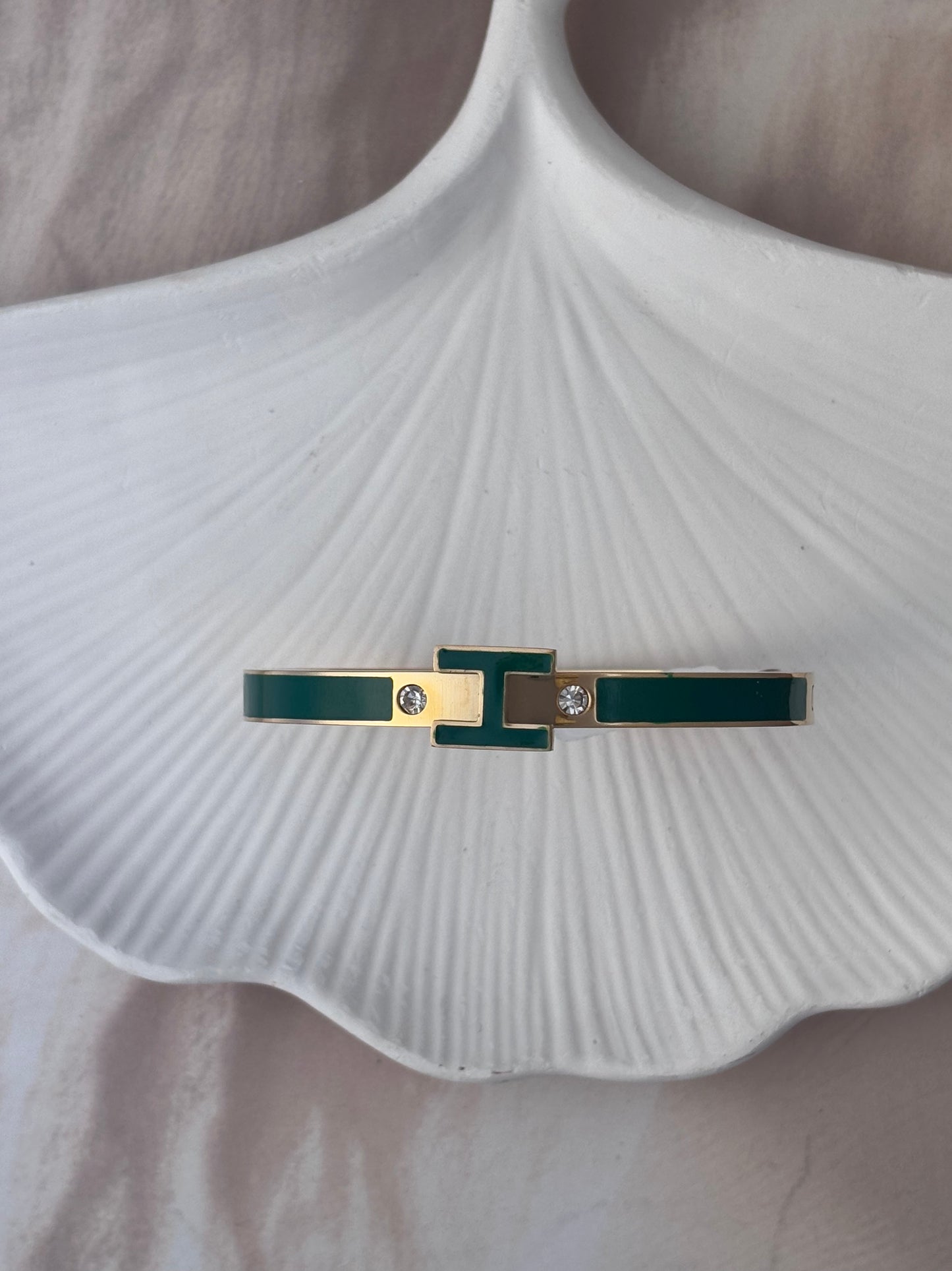 H sticker sleek kada