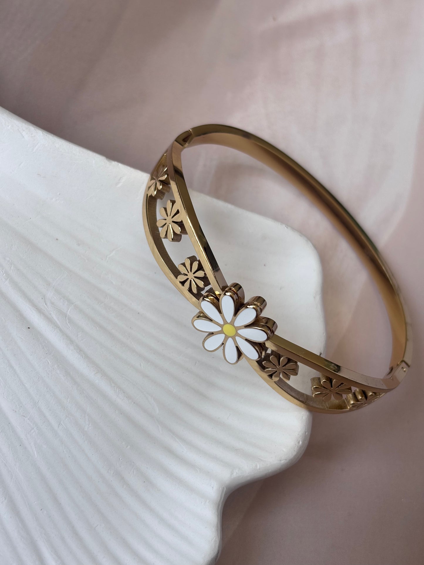 Daisy Me flower kada