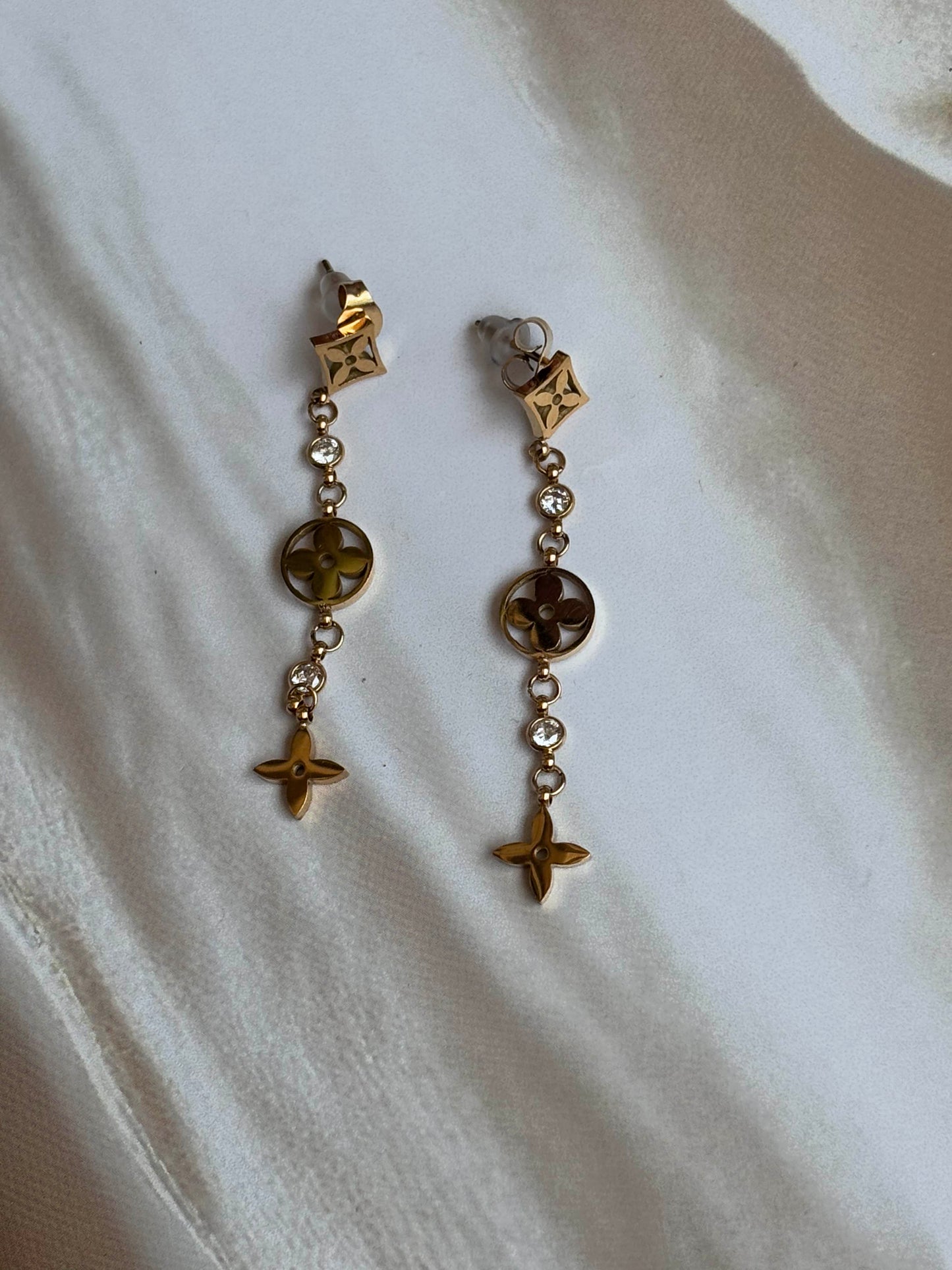 LV.. Dangler earring