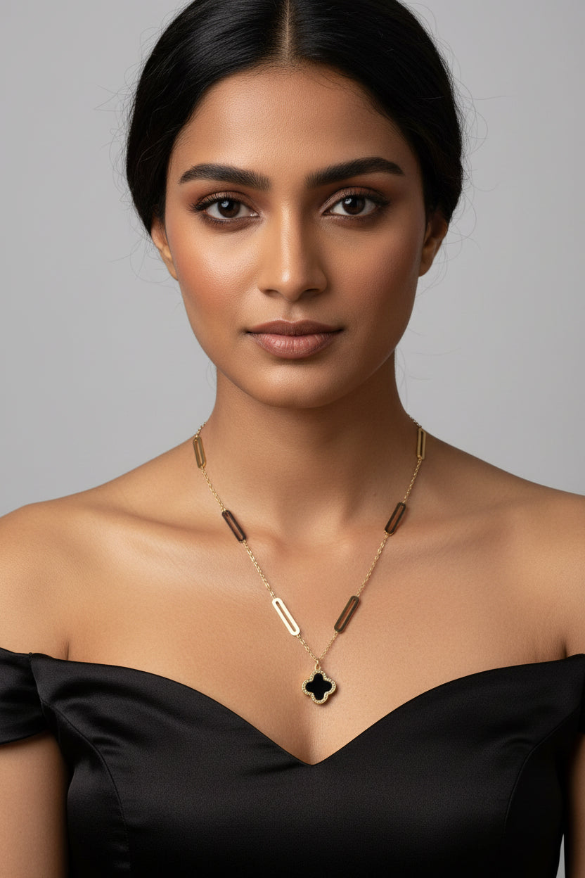 Barry Clover Necklace (2 way black and white clover)