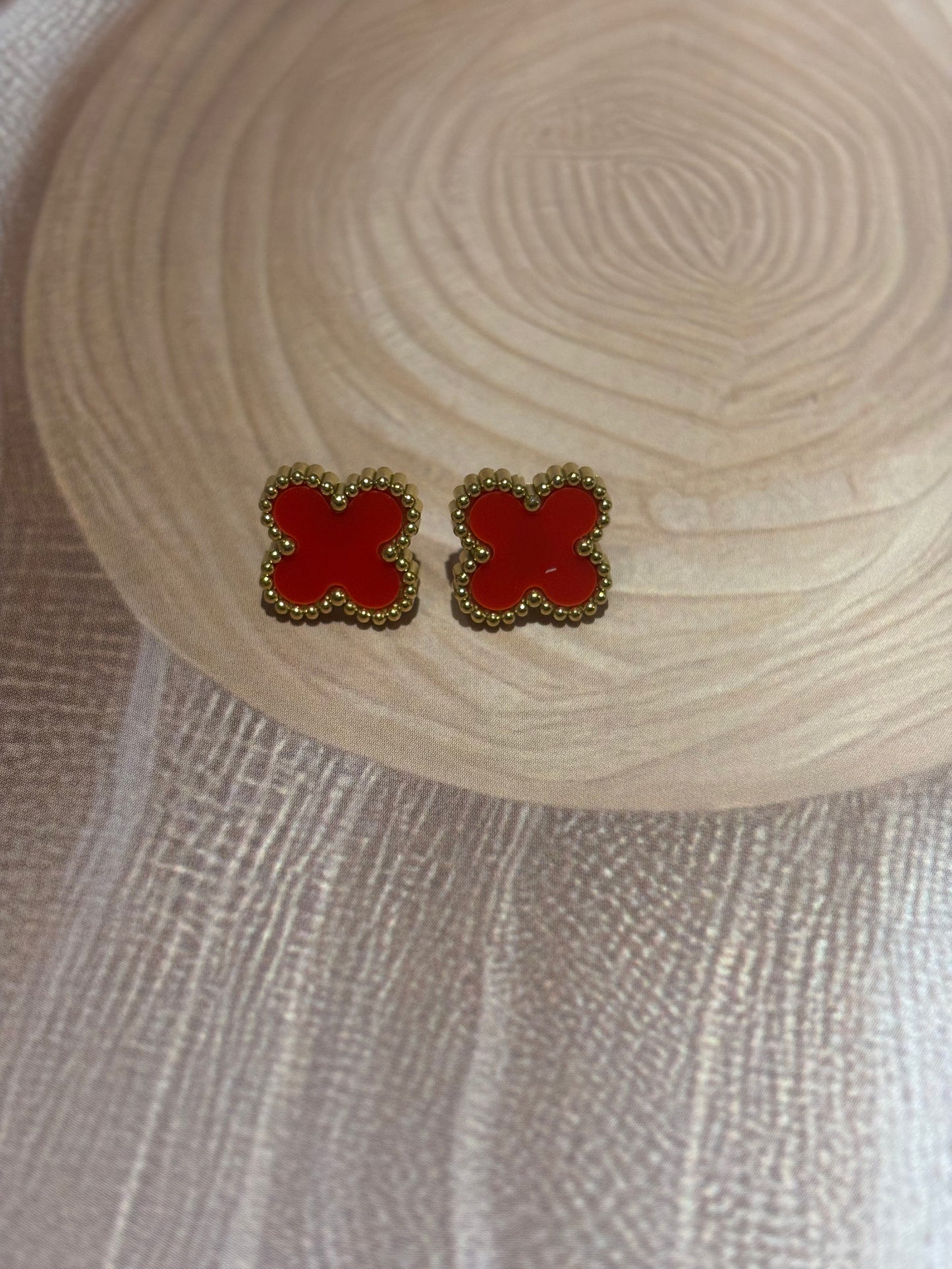 Antitarnish Clover leaf studs