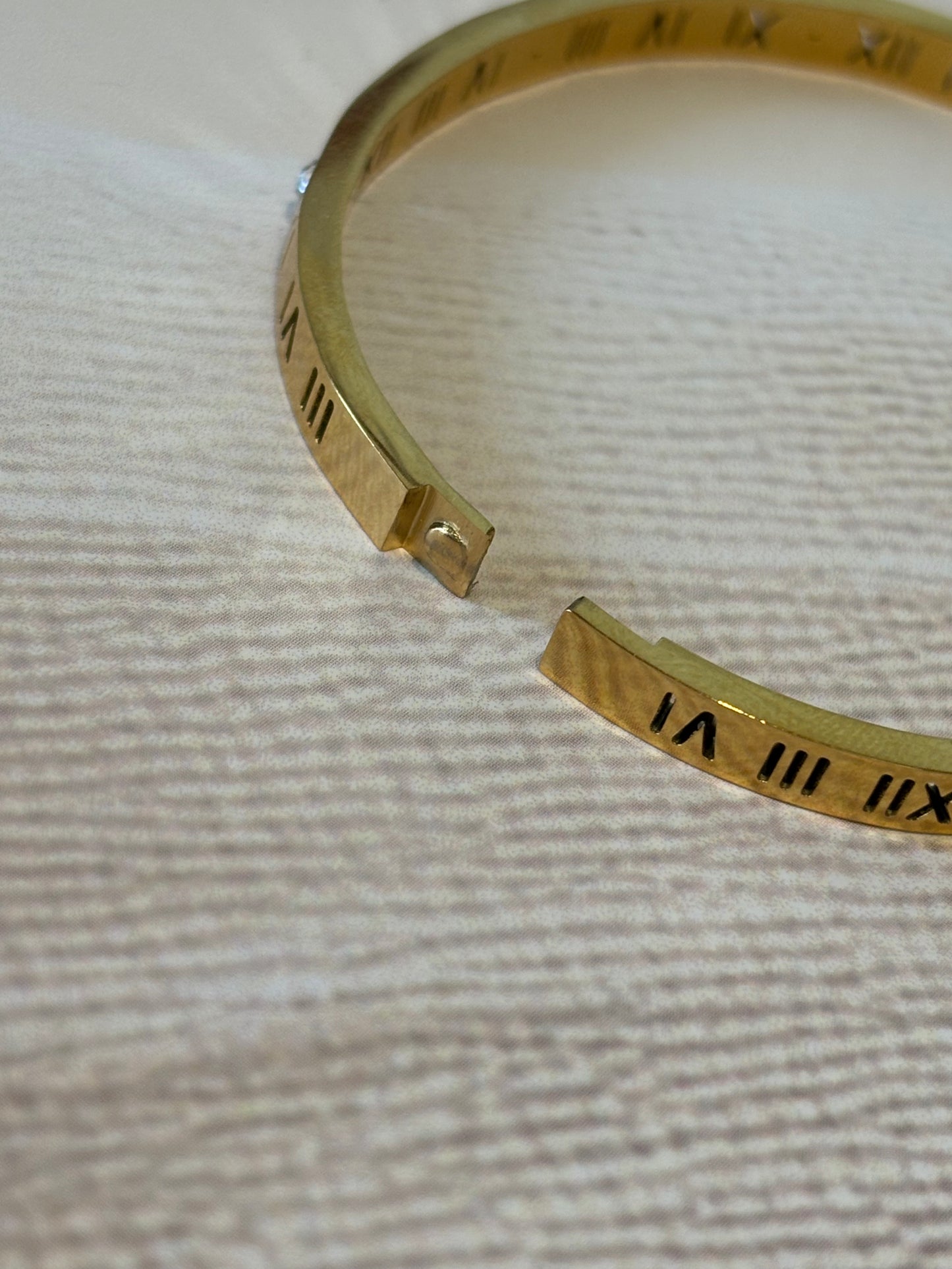 Golden Roman Magic Sleek Bracelet