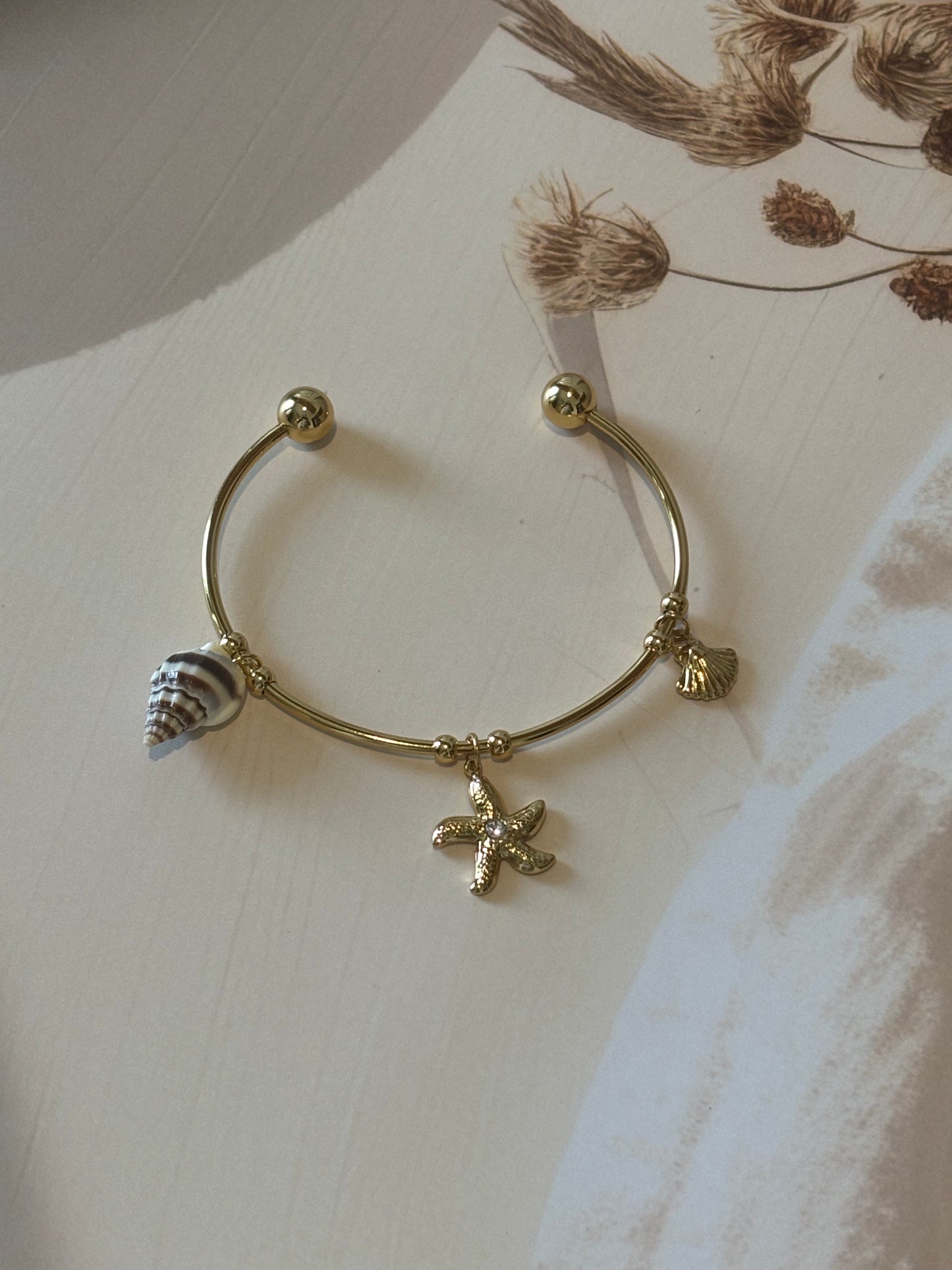Golden Star shell adjustable bracelet