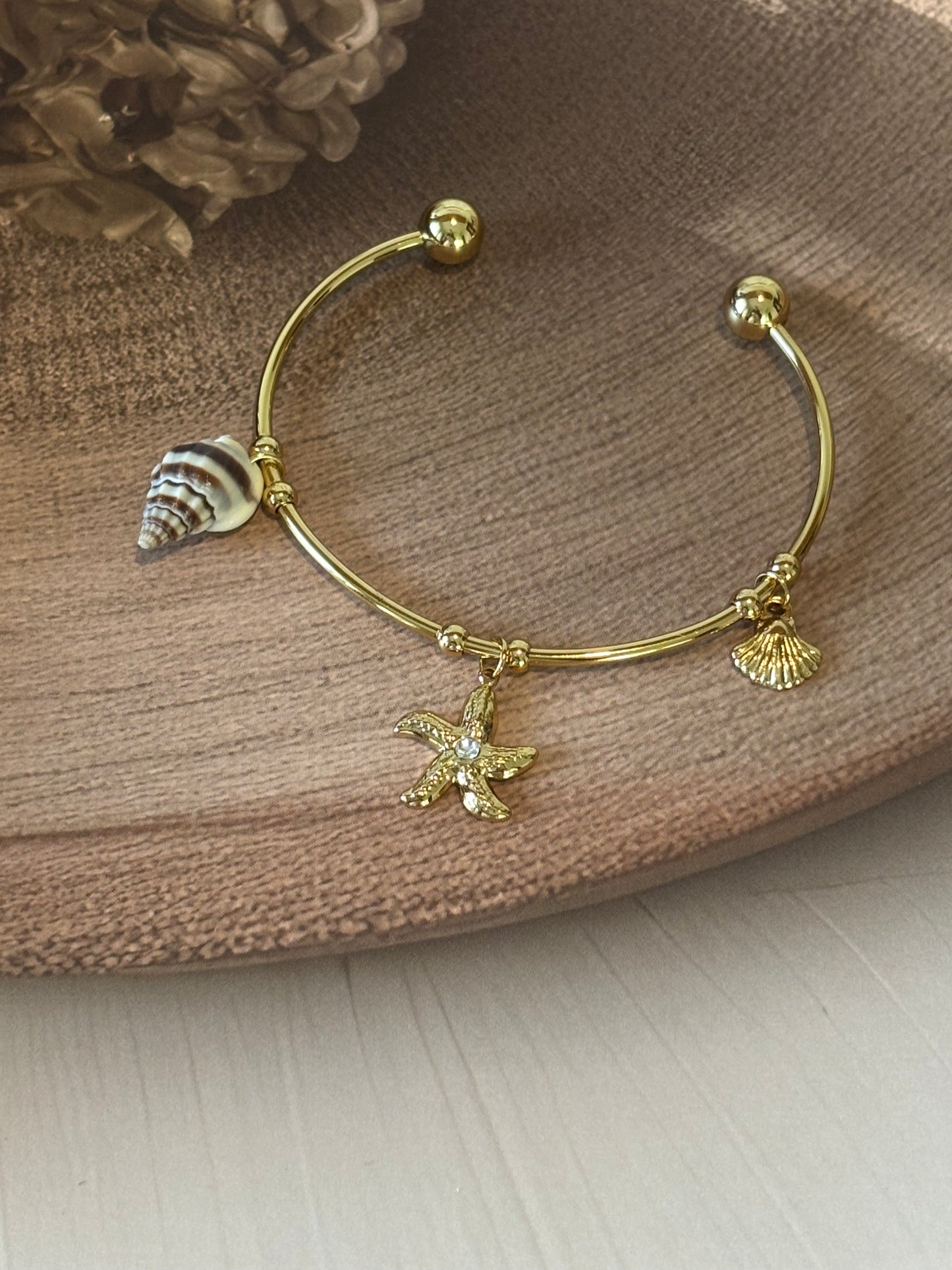 Golden Star shell adjustable bracelet