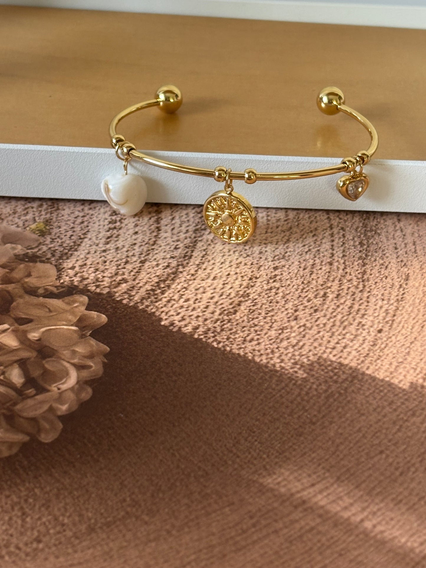 Golden Star shell adjustable bracelet