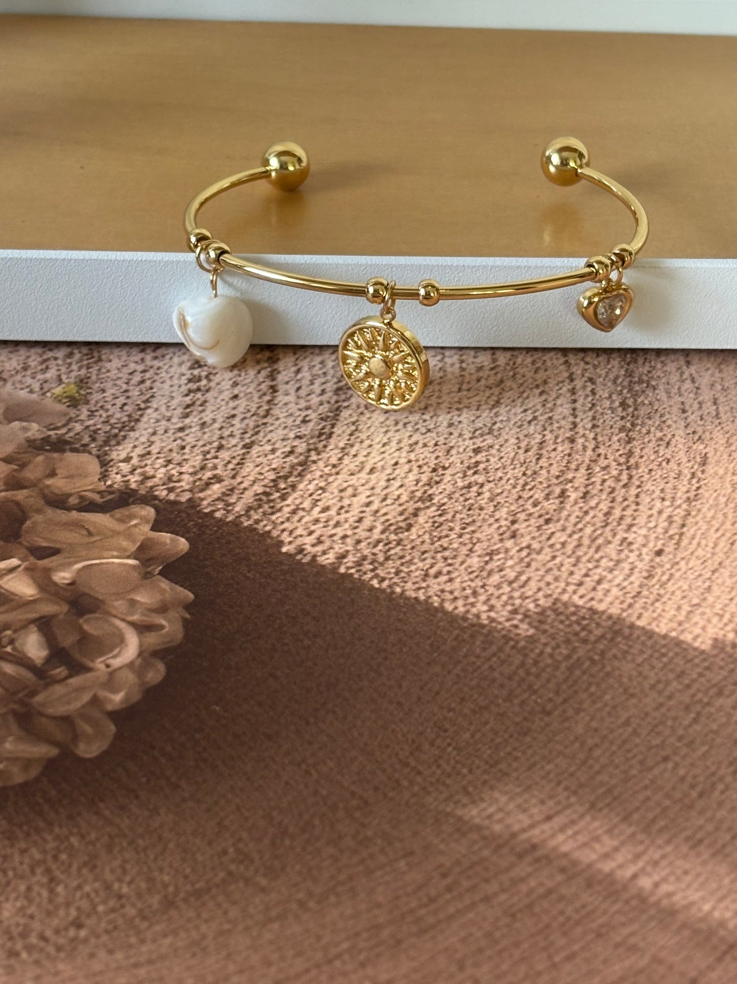 Golden Star shell adjustable bracelet