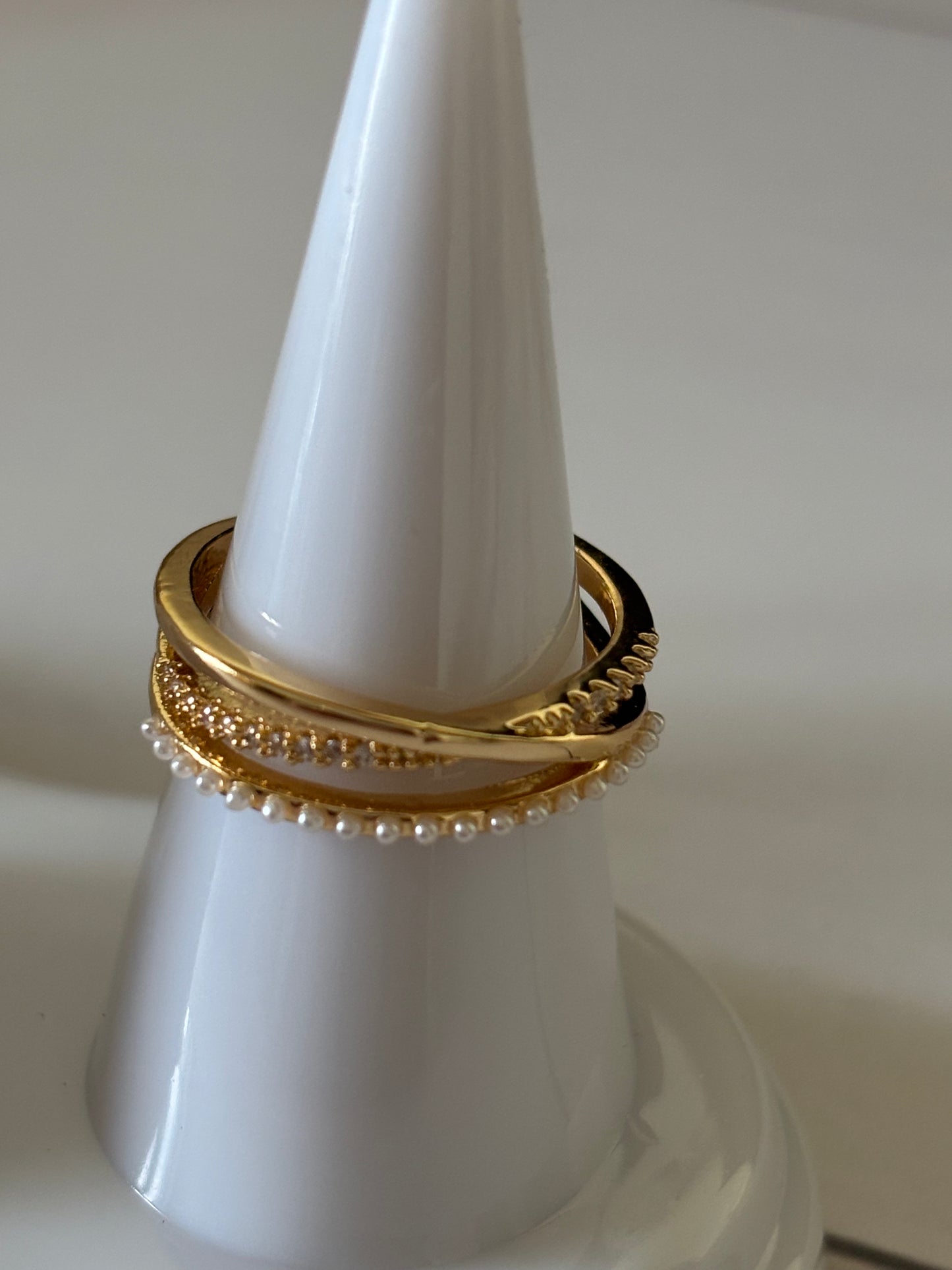 Criss cross-beads ring