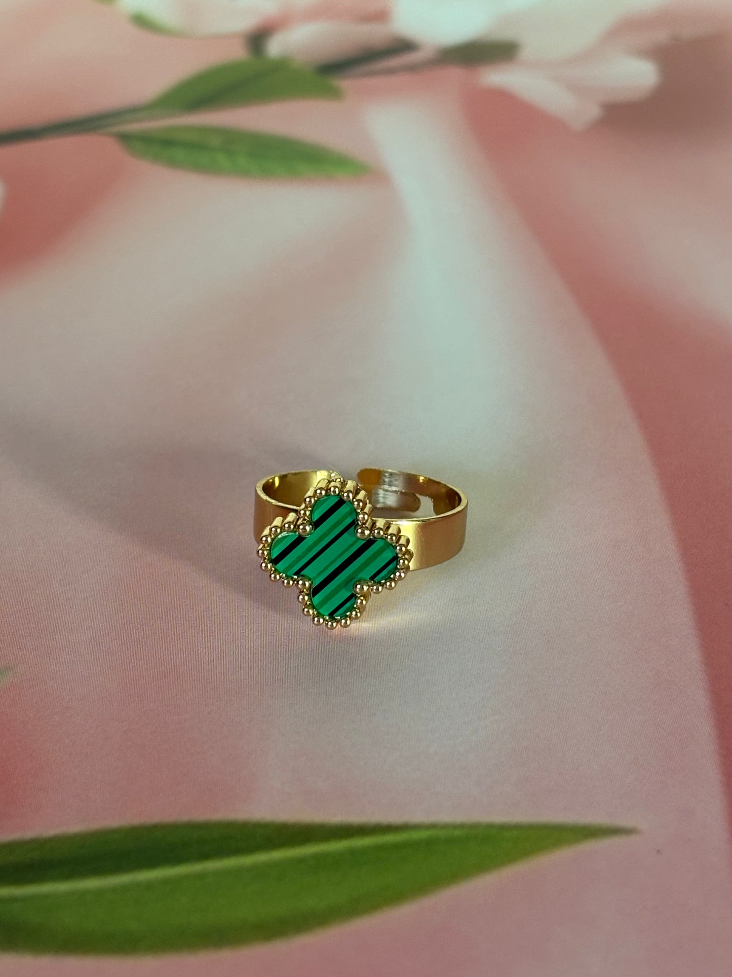 Green clover leaf ring