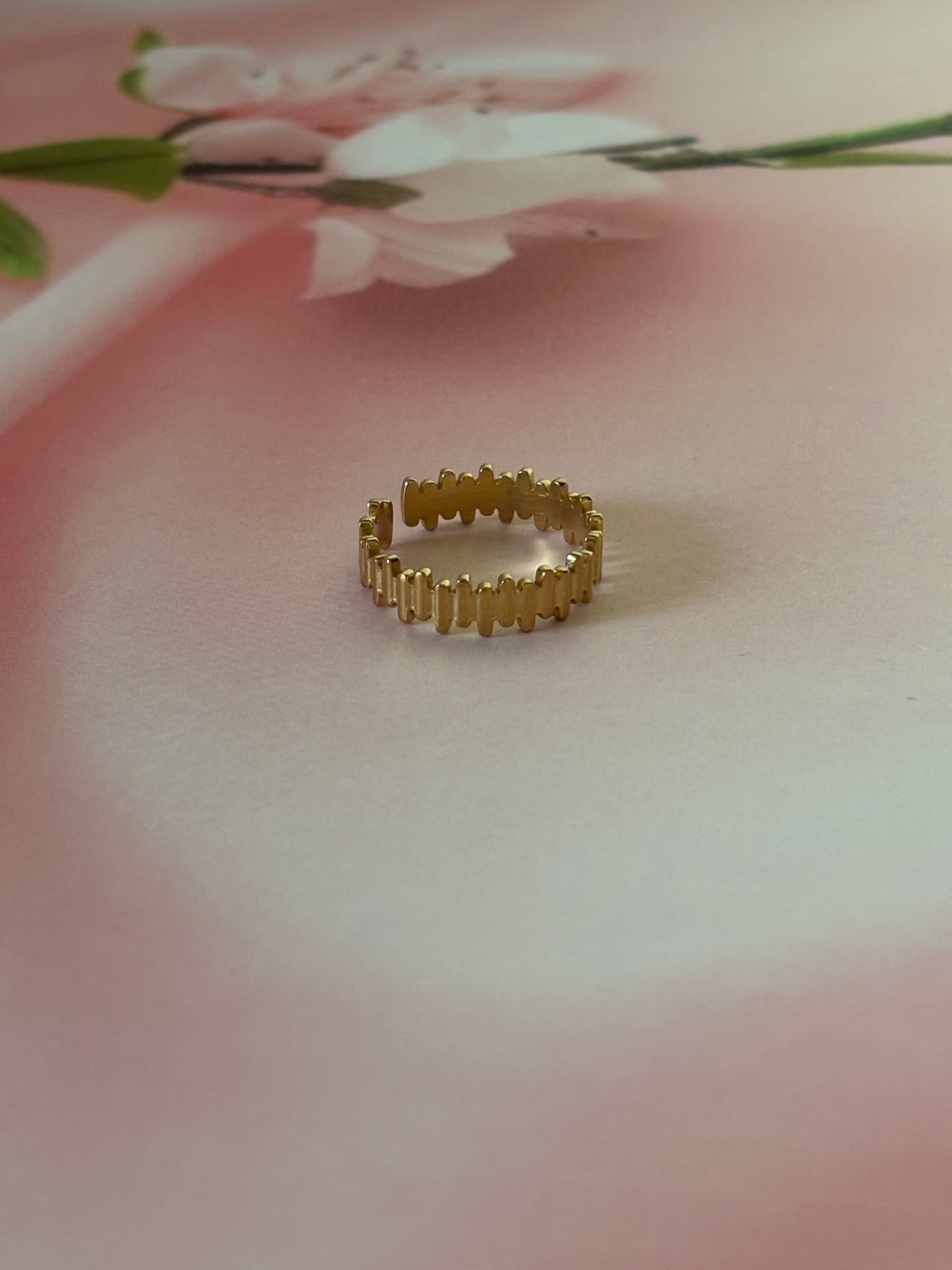 Vertical design golden ring