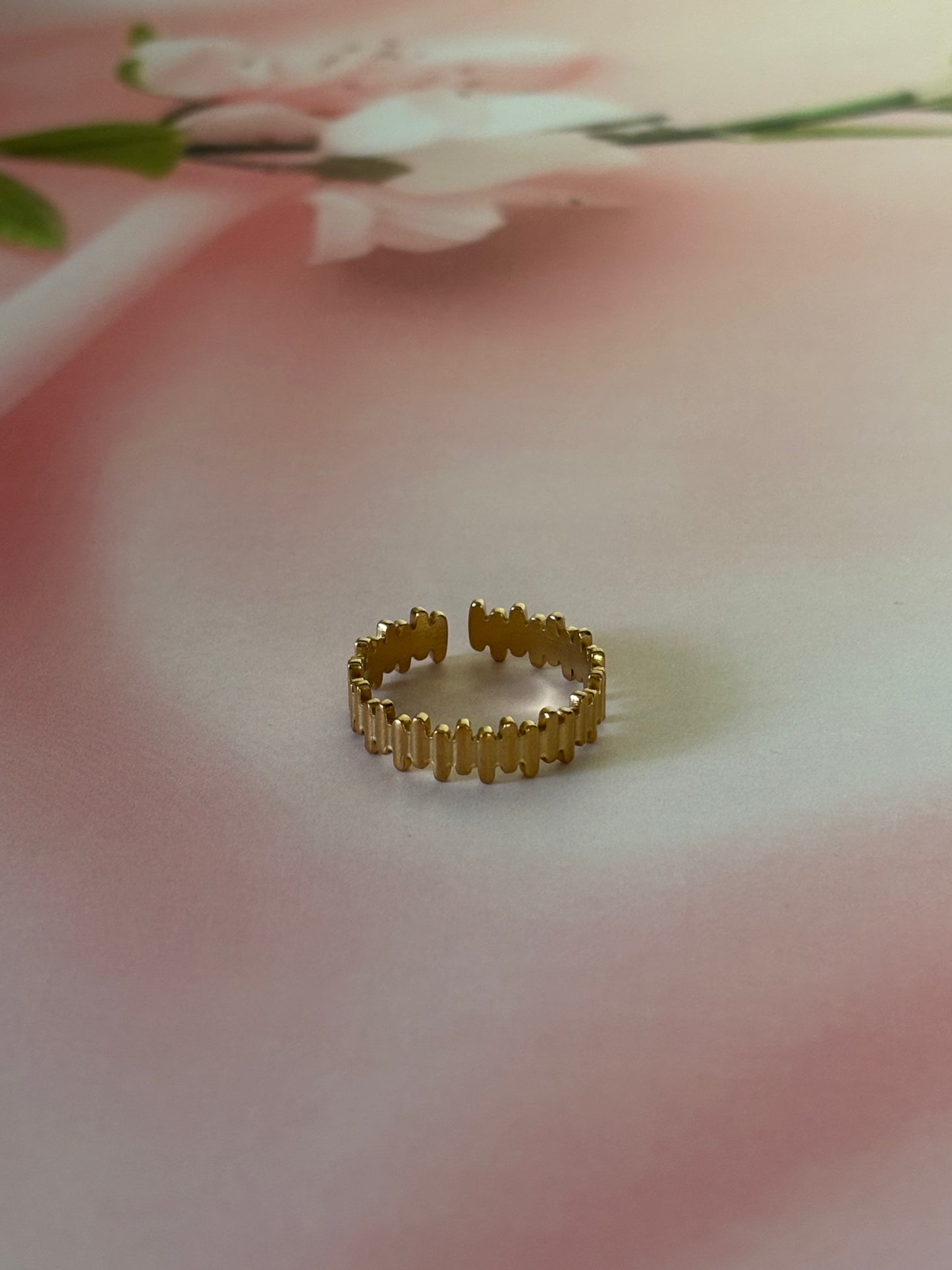 Vertical design golden ring
