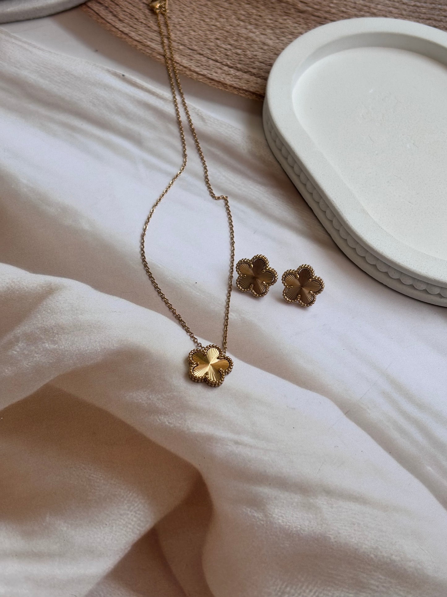 Golden flower necklace and stud set