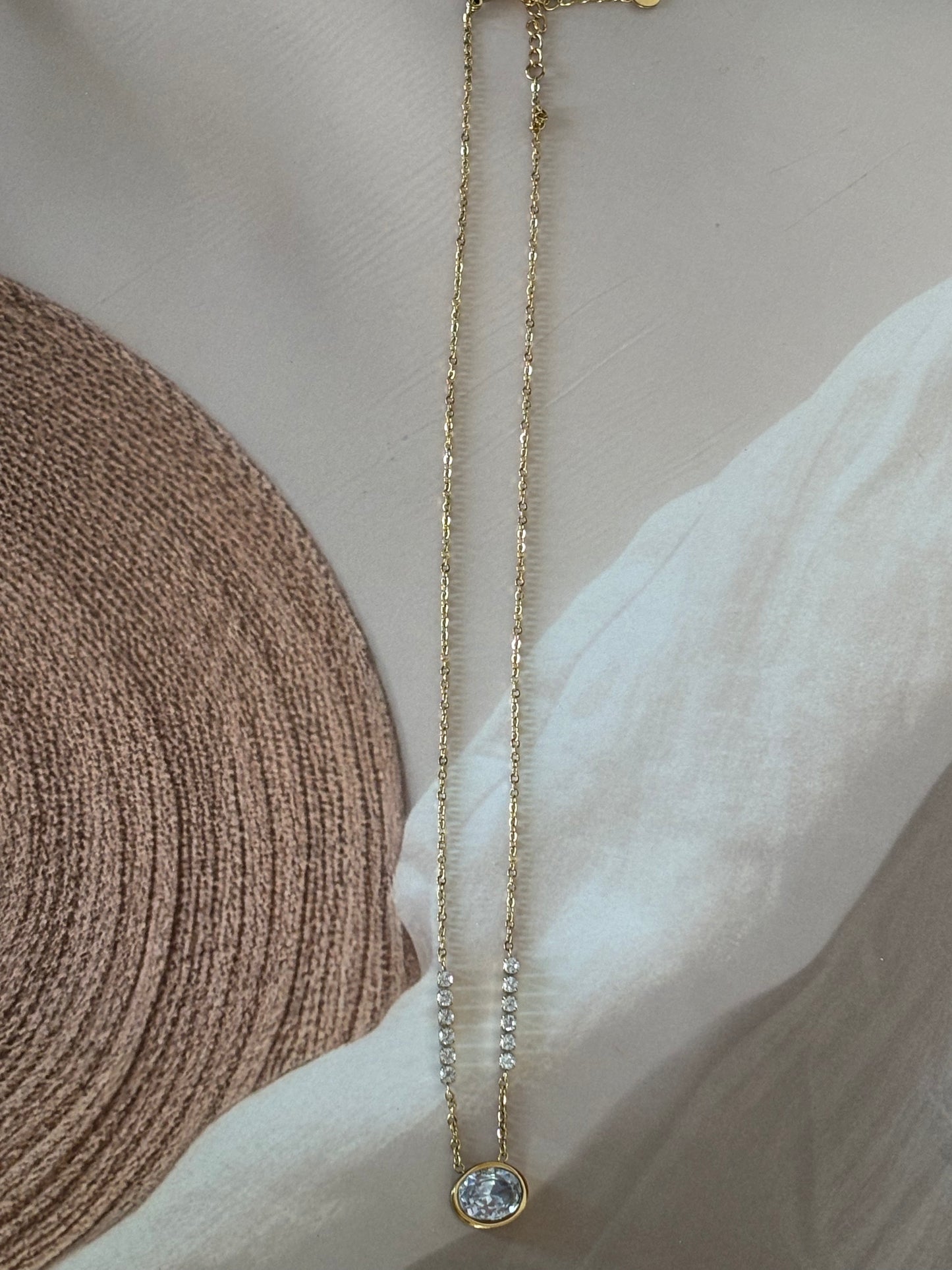 Golden Monalisa white pendant Necklace