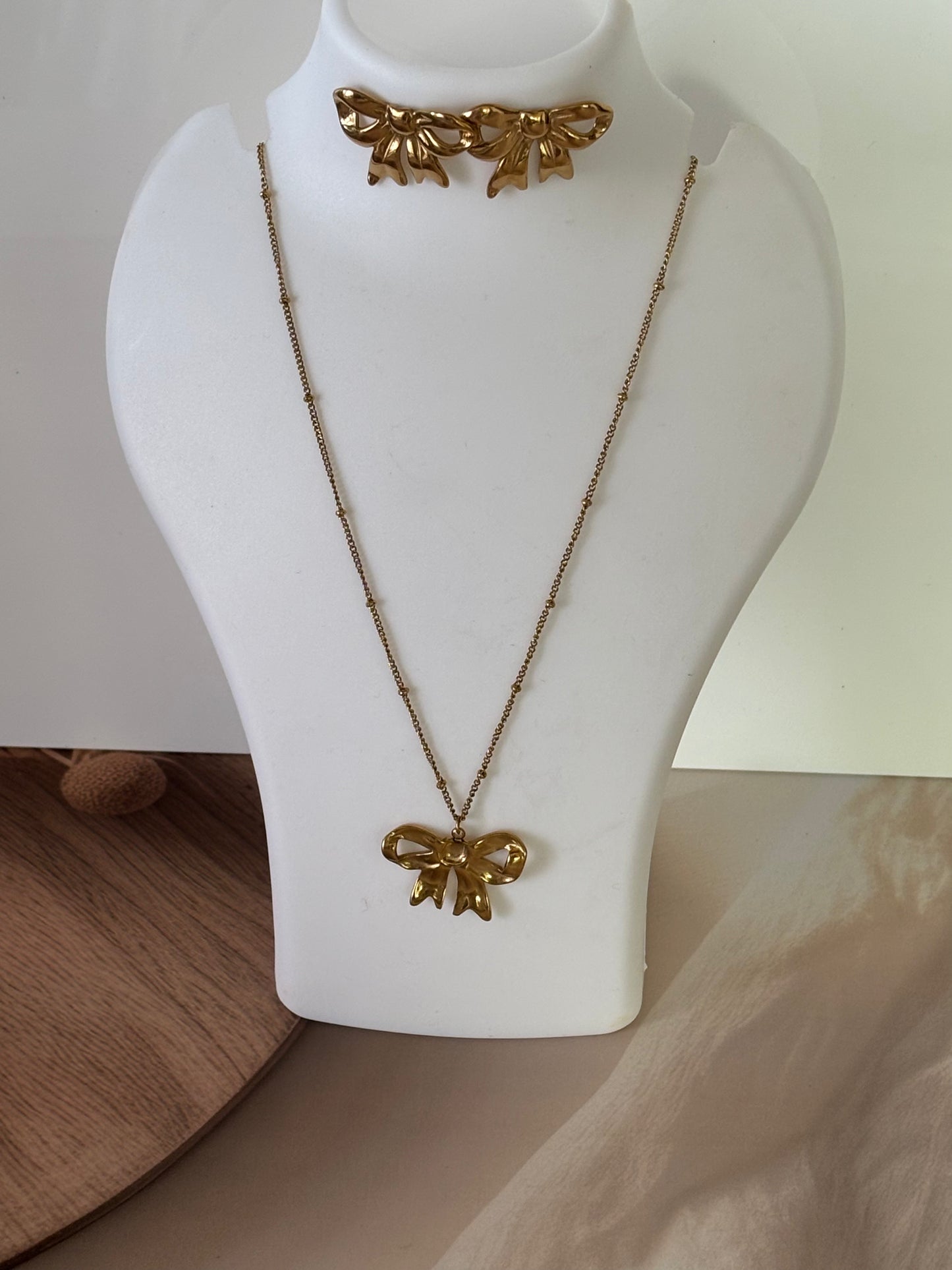 Golden Bow-me Necklace