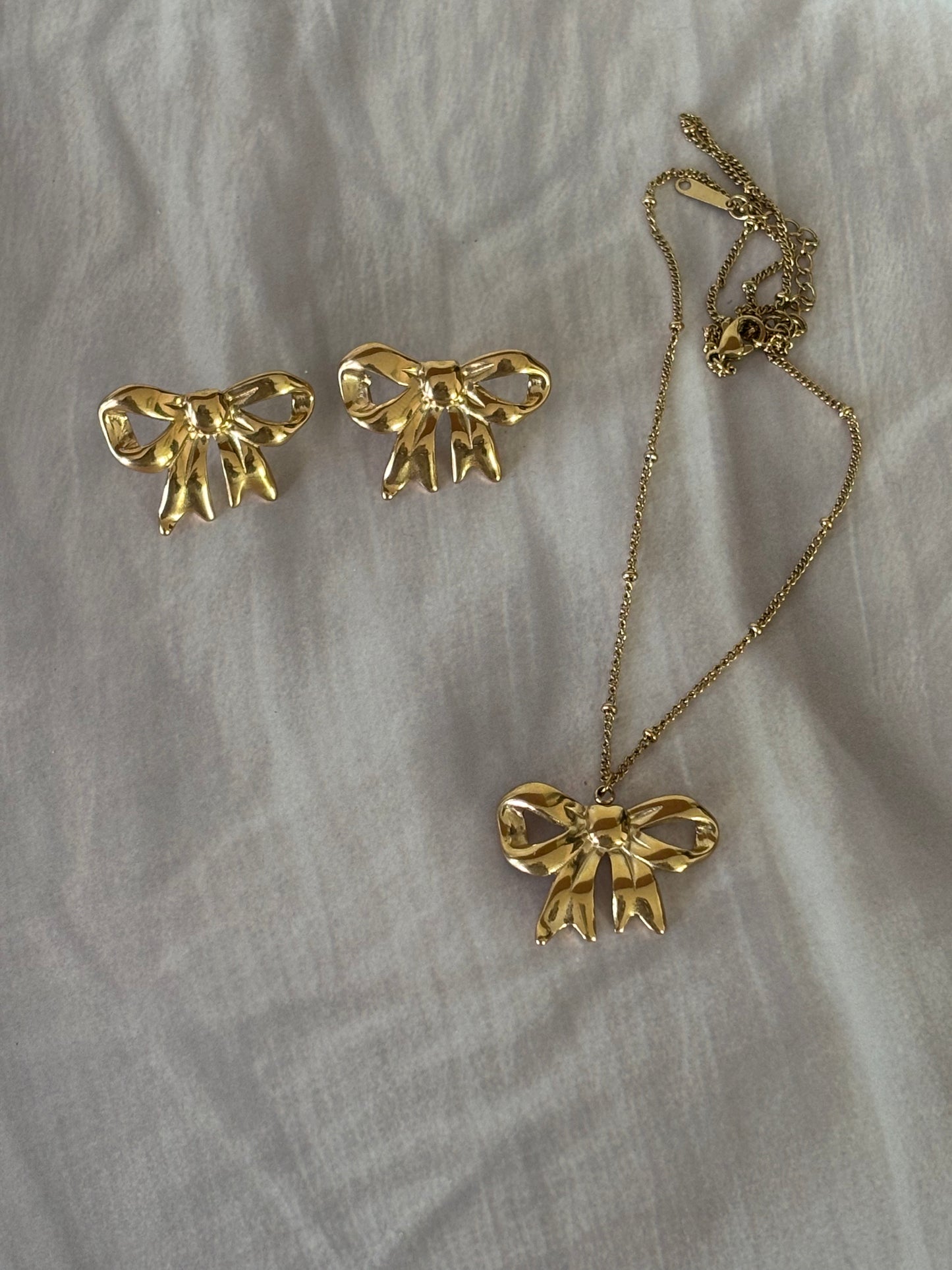 Golden Bow-me Necklace