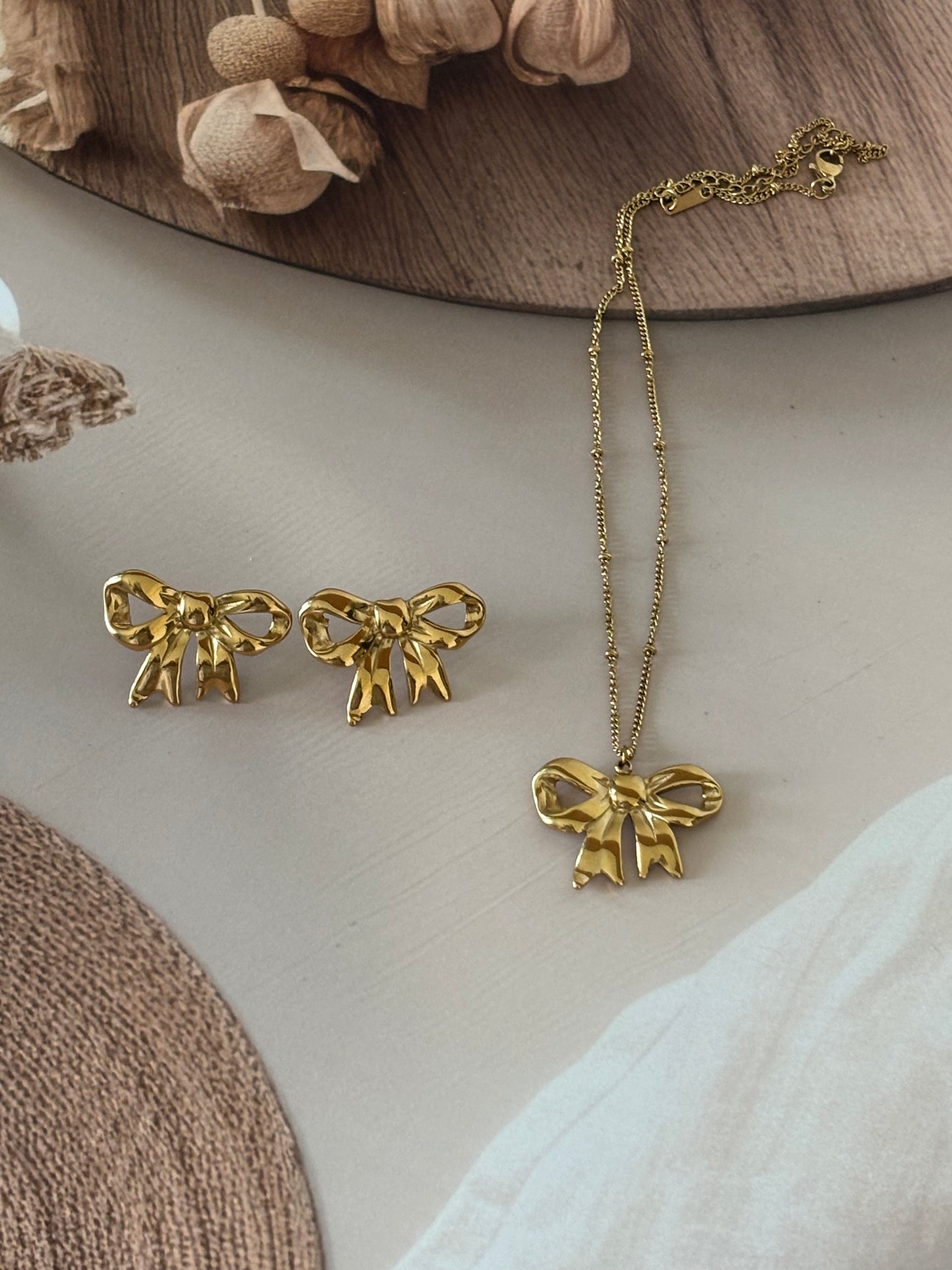 Golden Bow-me Necklace