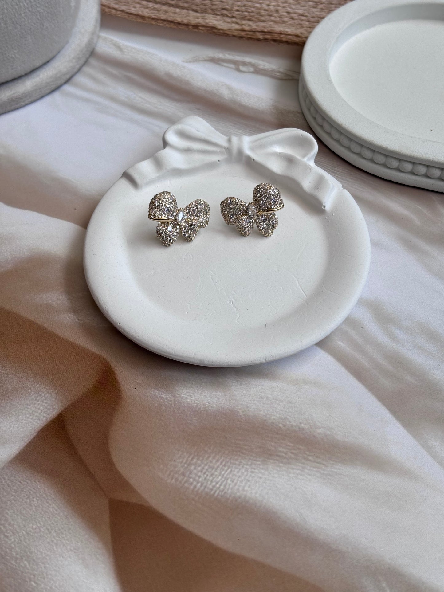 Sparkling Bow Studs