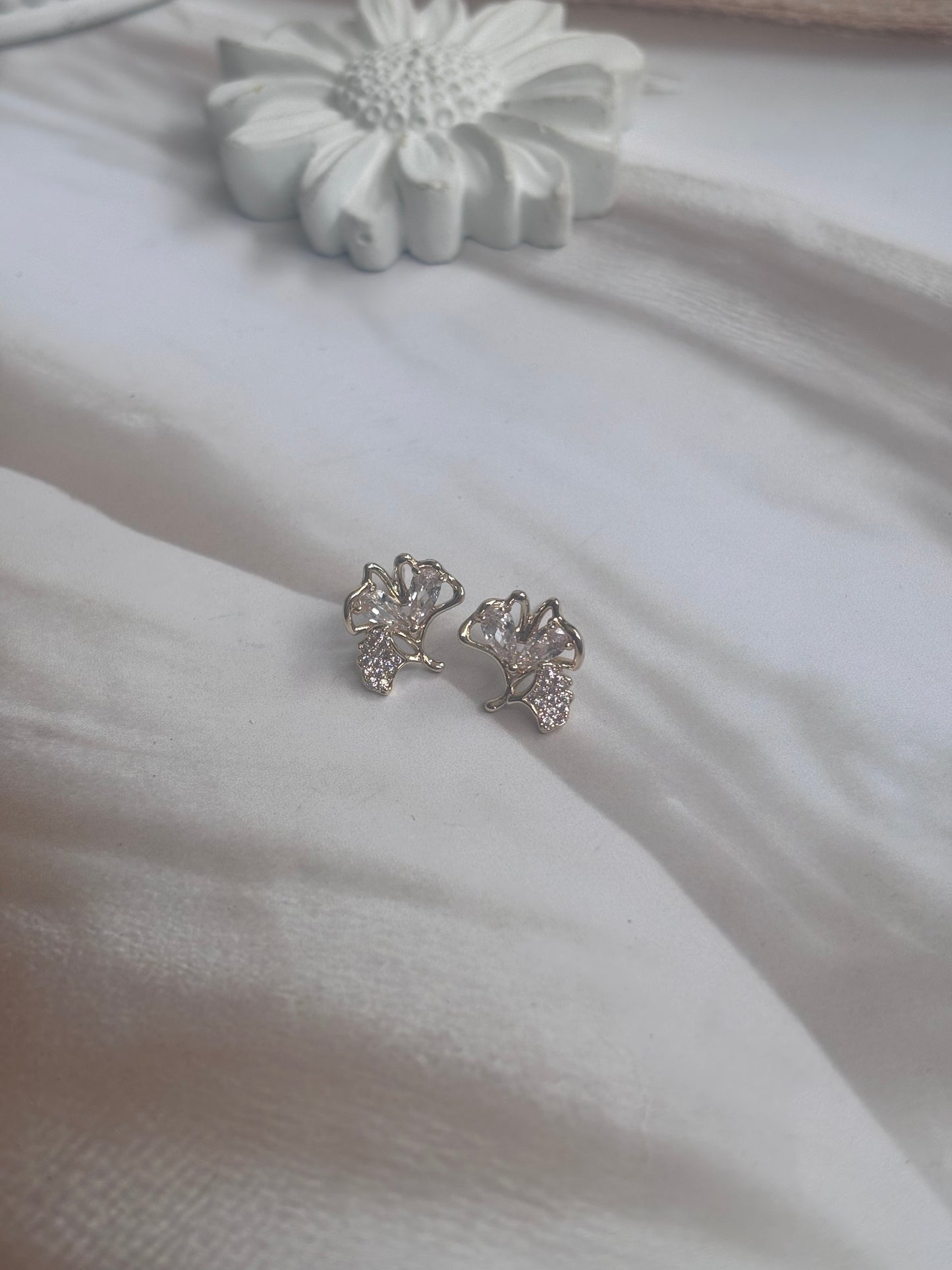 Mossy leaf studs