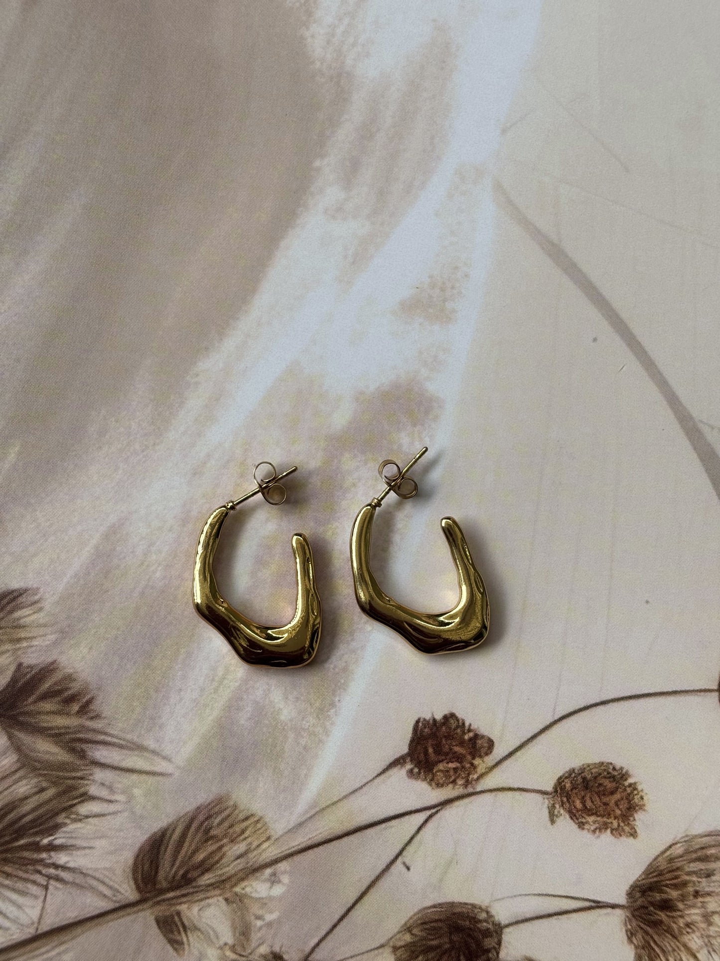 Golden Asymmetric half hoops