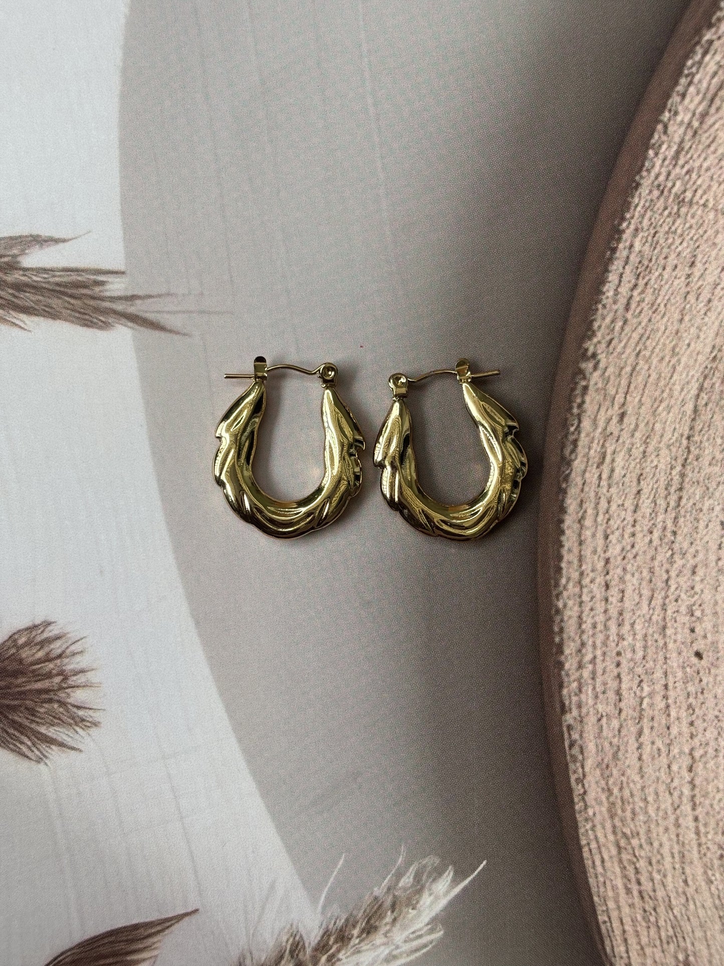 Wavy design 1 oblong hoops