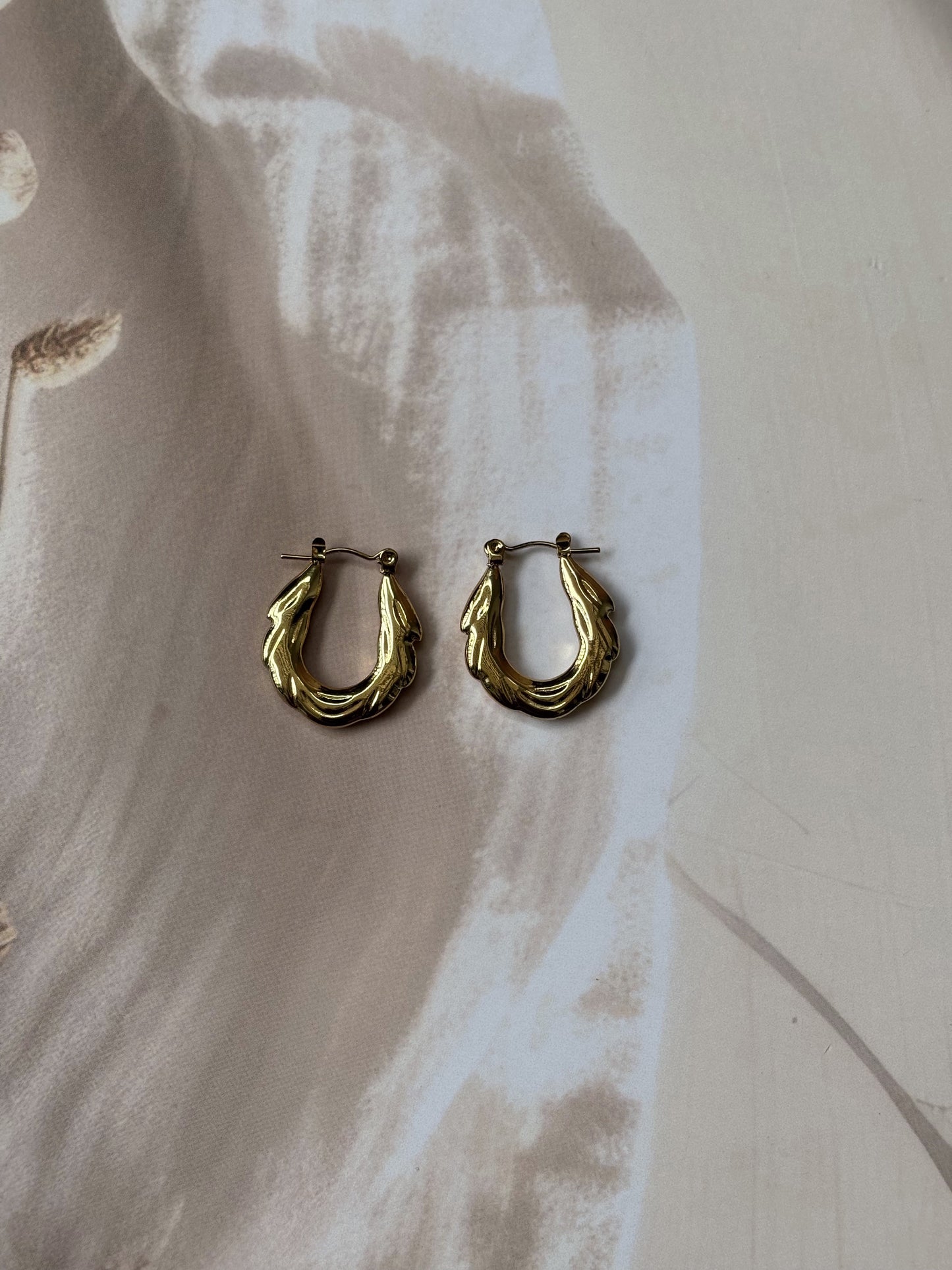 Wavy design 1 oblong hoops
