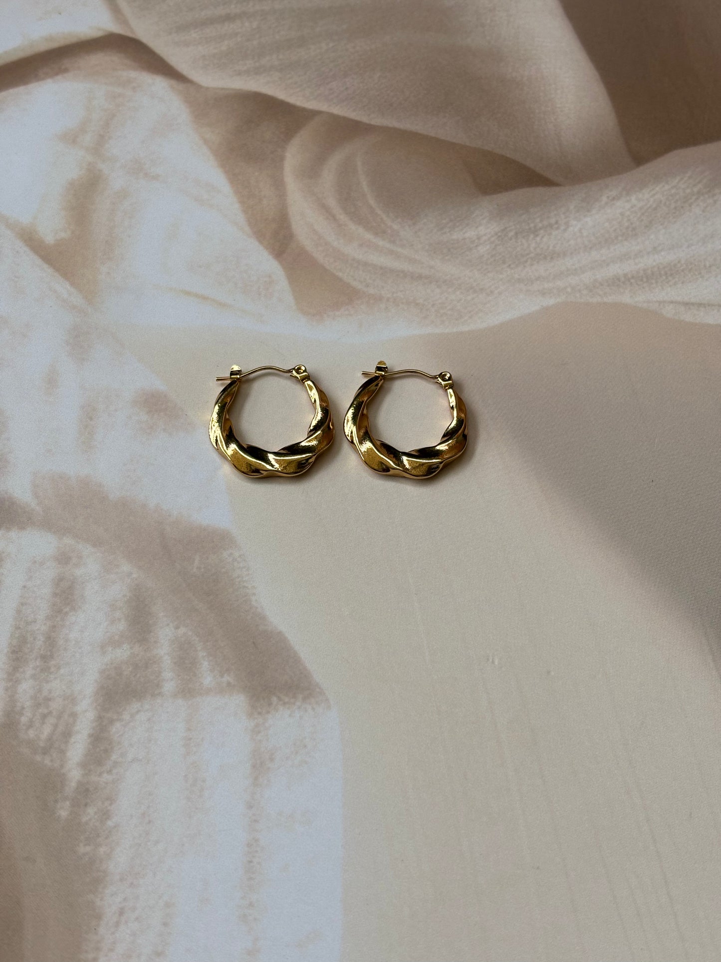Golden Wavy design round hoops
