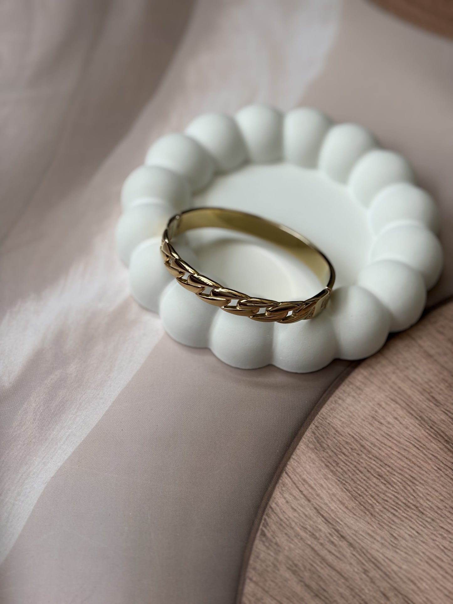 Antitarnish Chain design golden bracelet