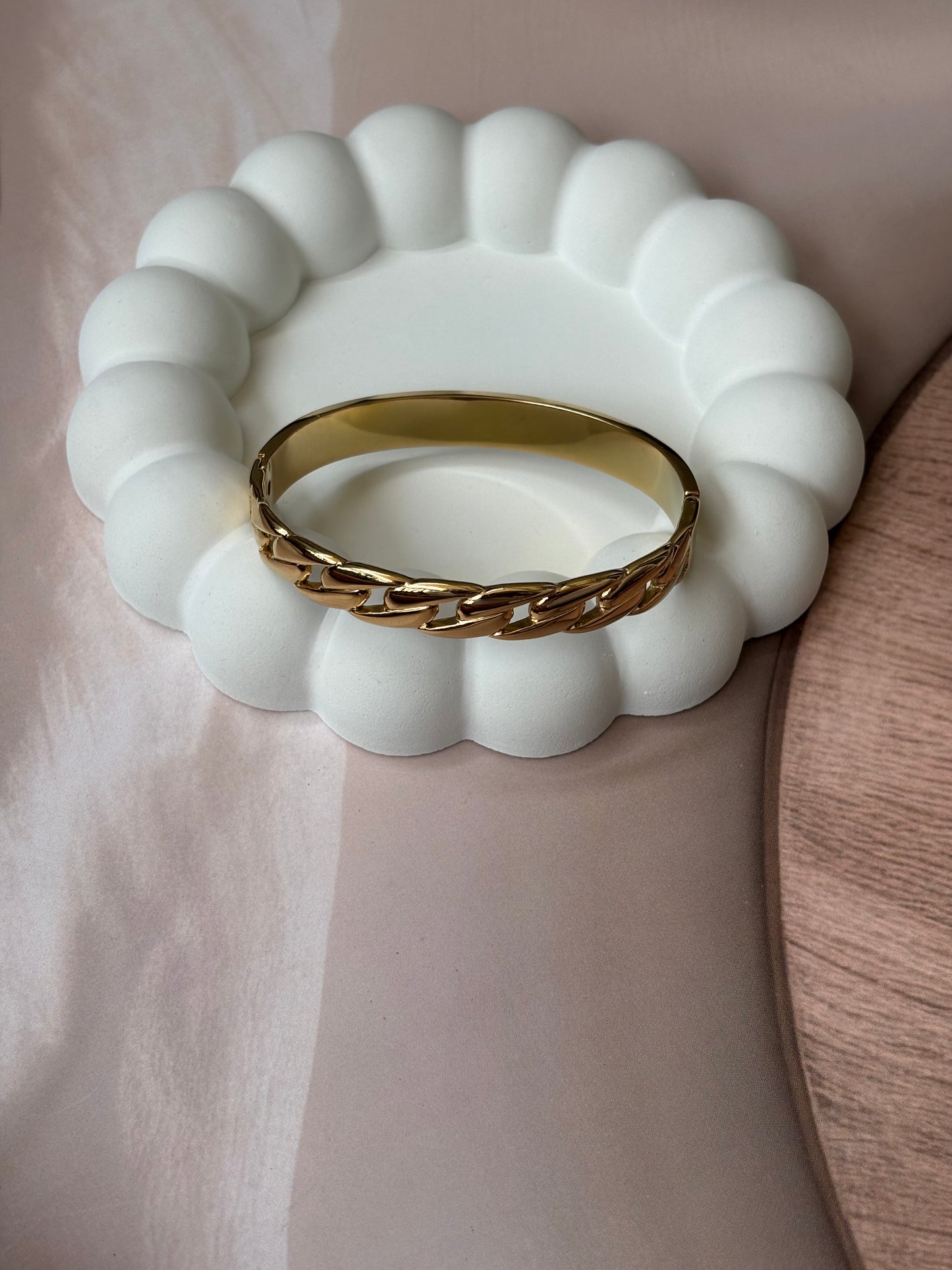 Antitarnish Chain design golden bracelet