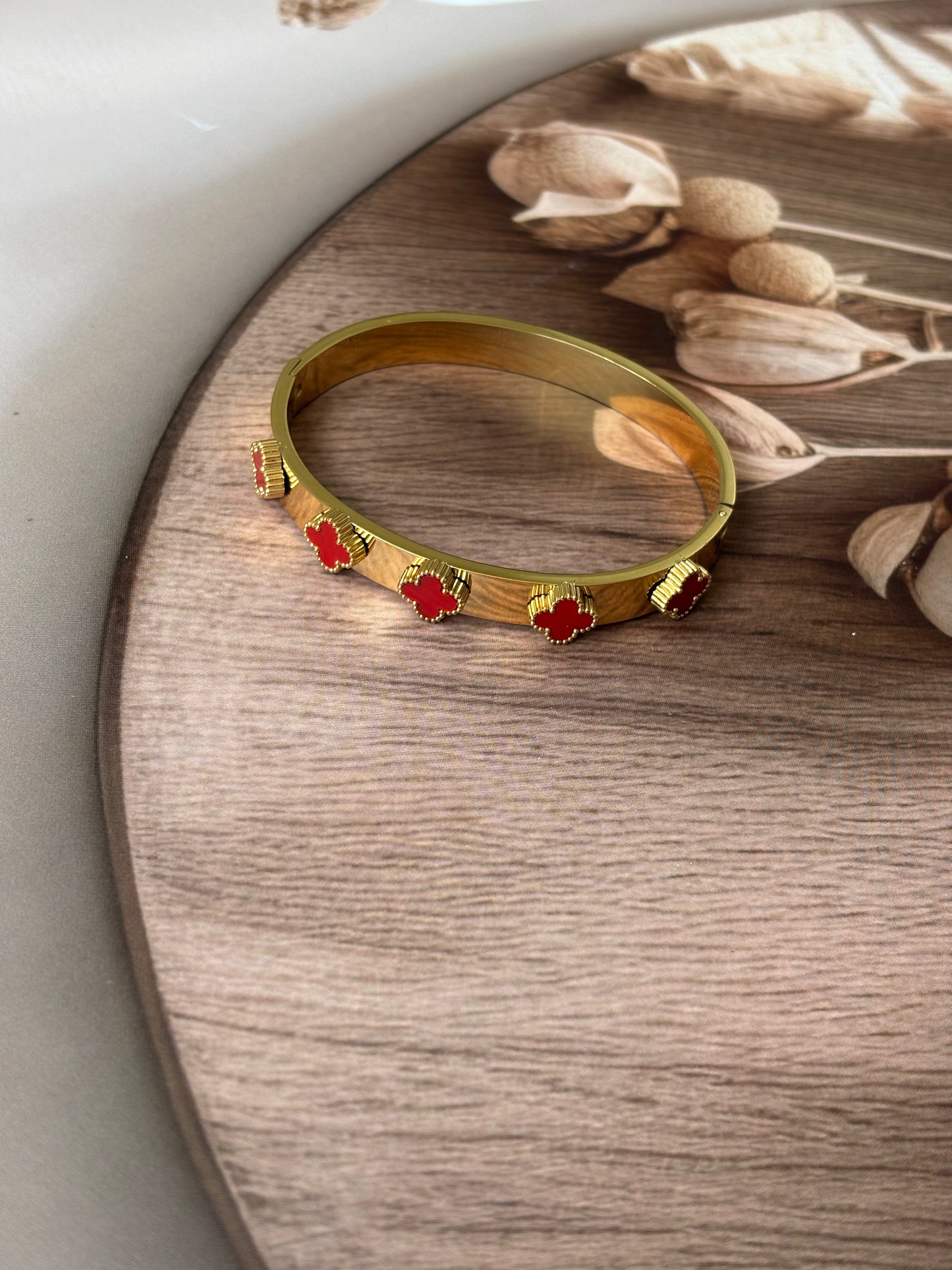 Clover leaf red Bracelet