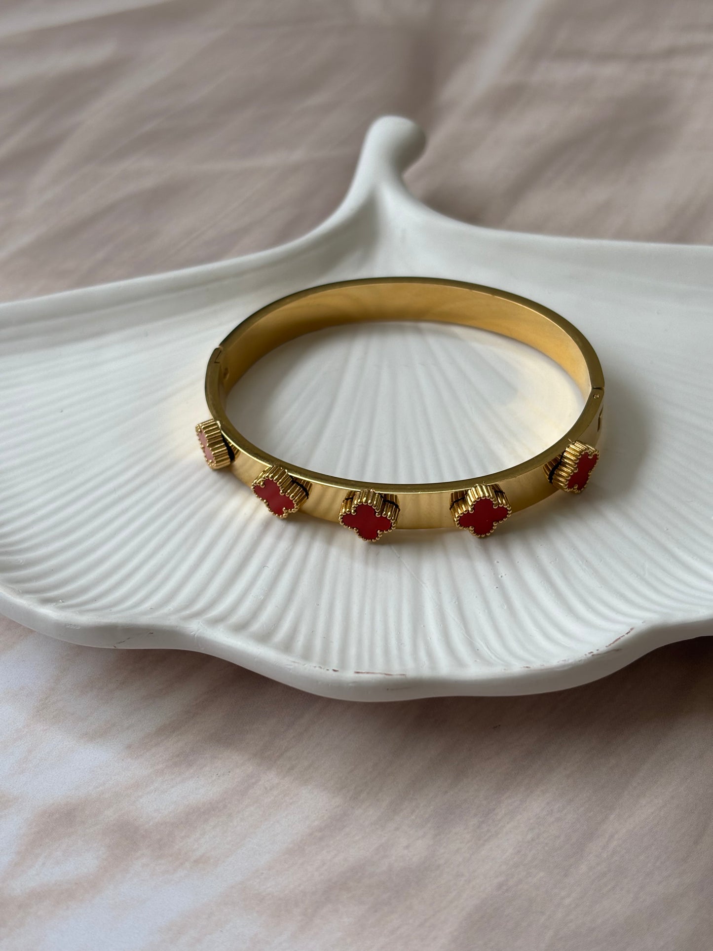Clover leaf red Bracelet