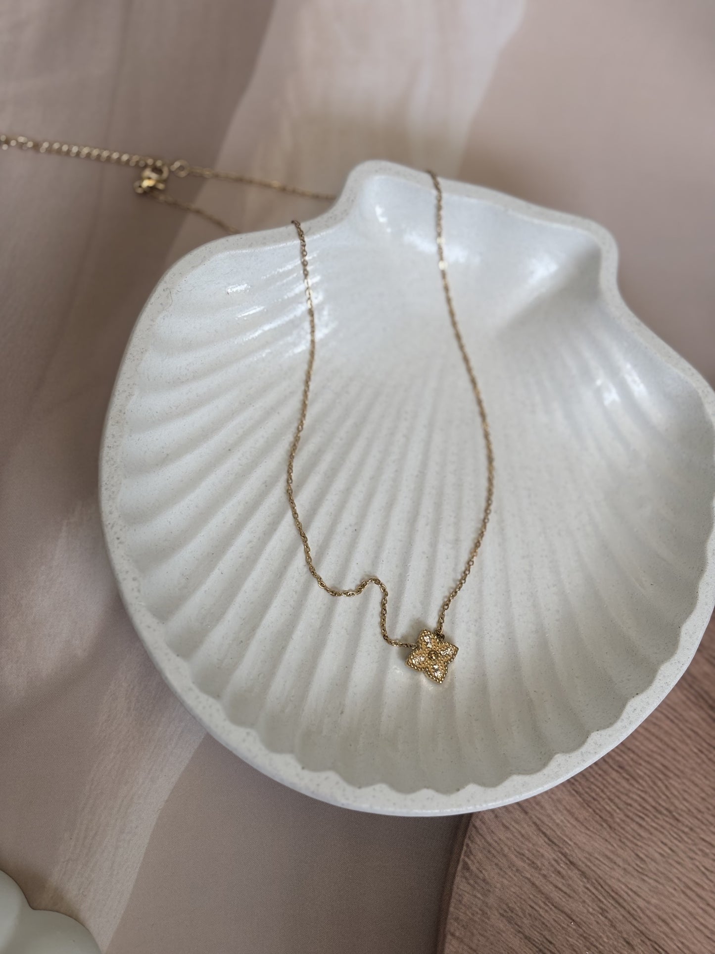 Golden Black Quadraleaf Necklace