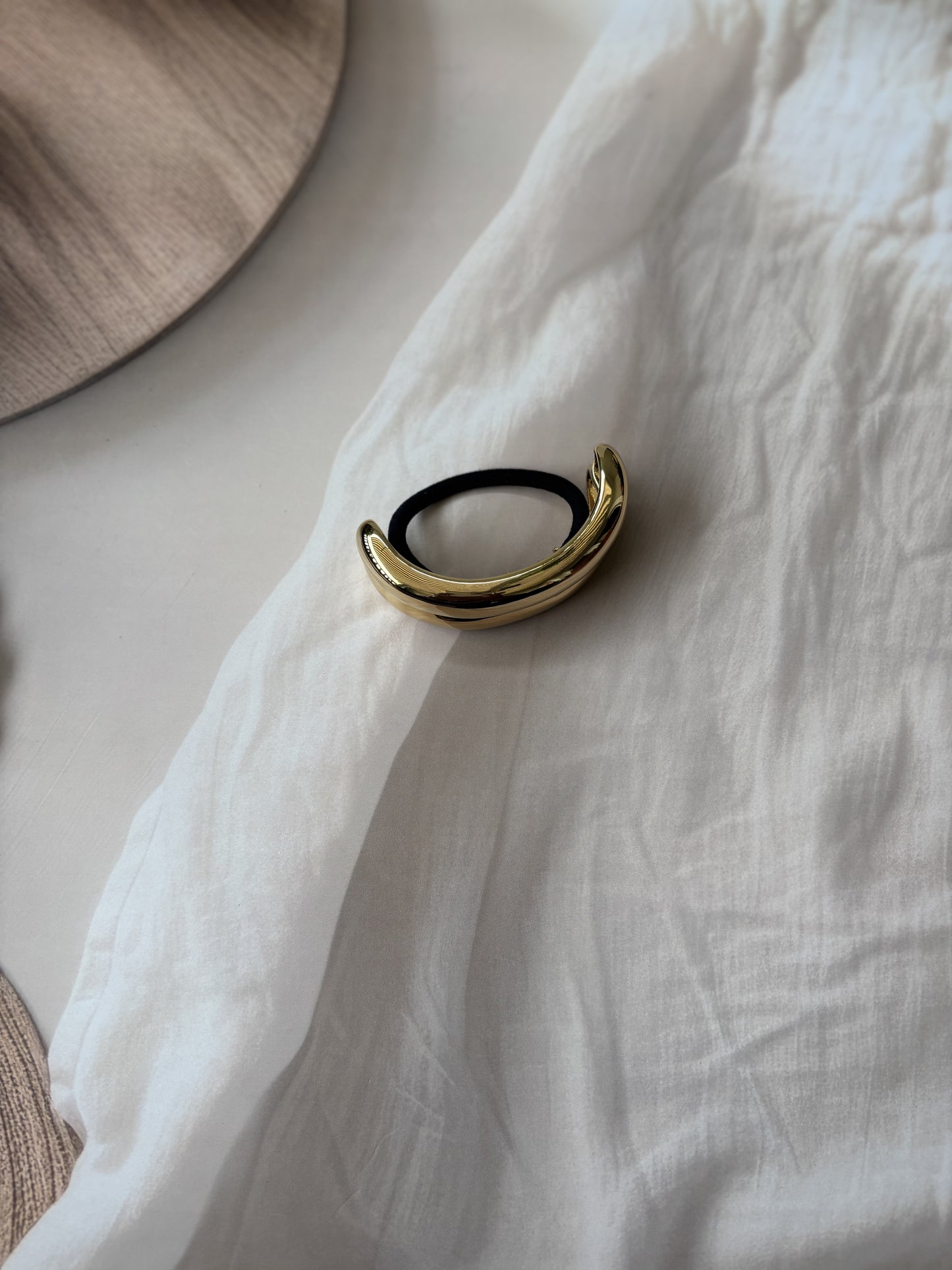 Cuff Motif Hair-Tie