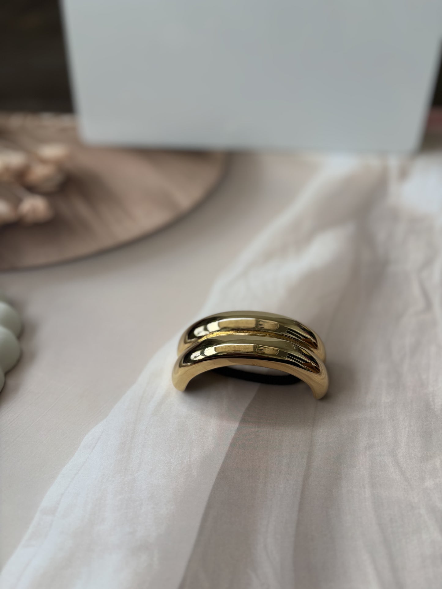 Cuff Motif Hair-Tie