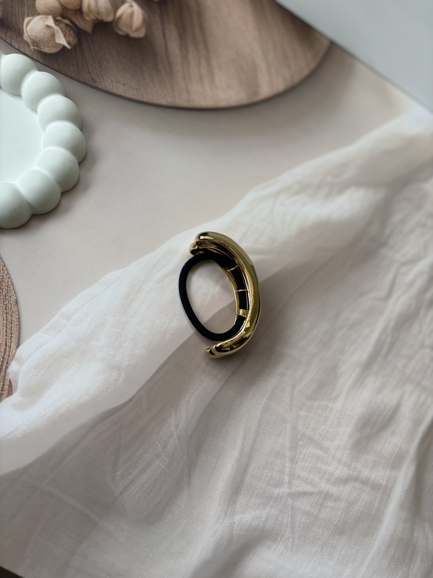 Cuff Motif Hair-Tie