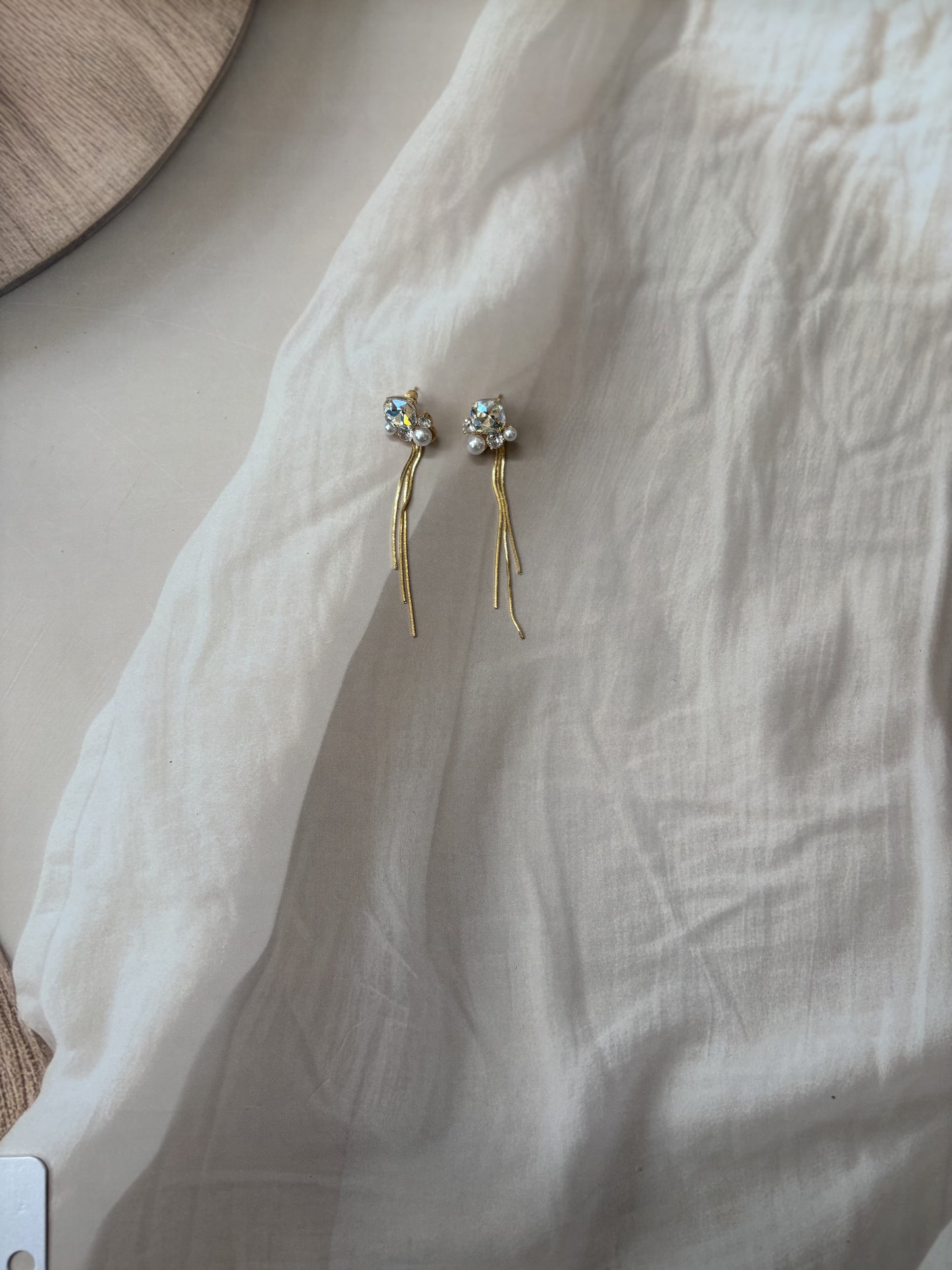 AD and Pearl tassel long earrings- White