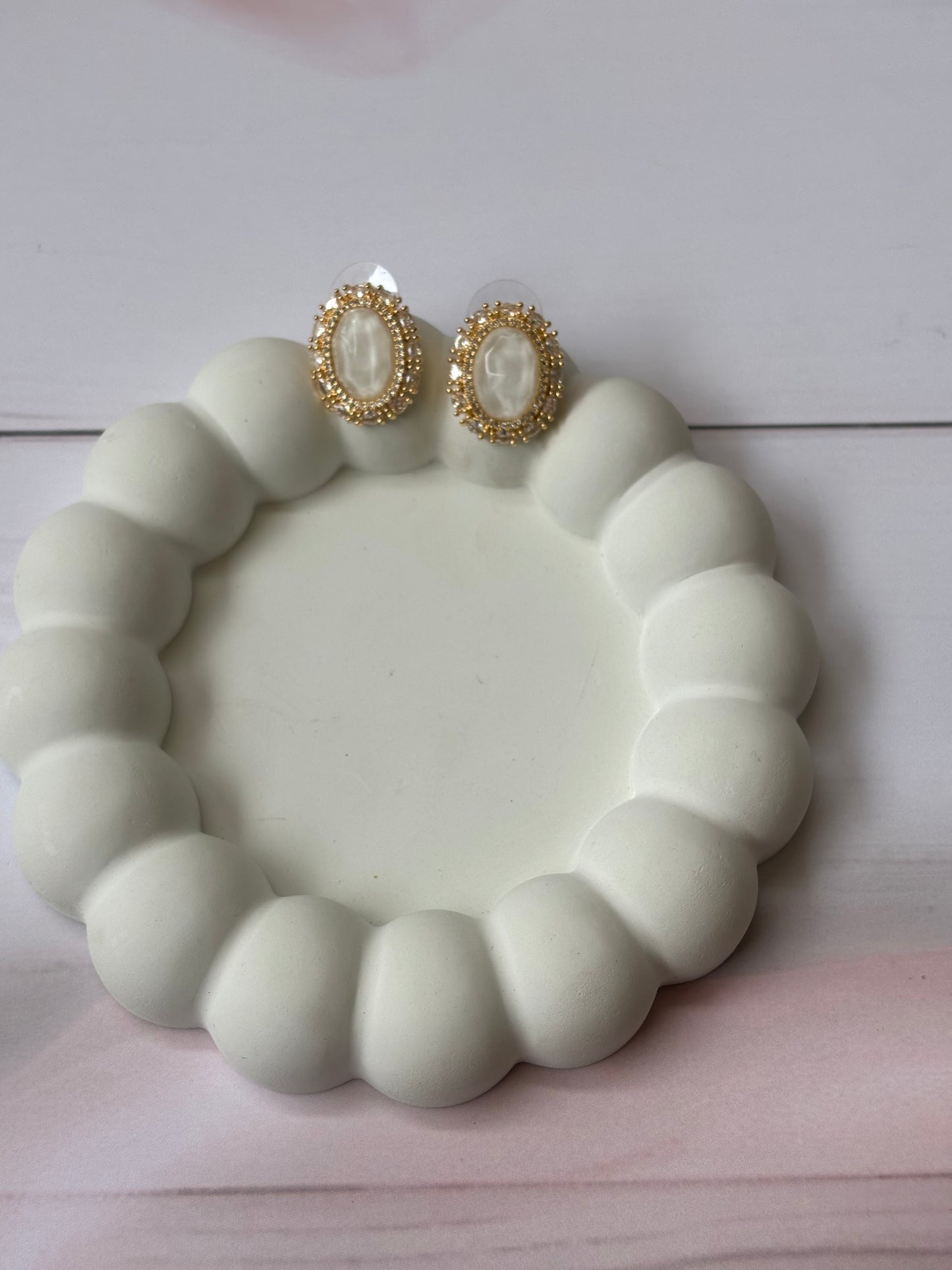 Mother of pearl Oval studs