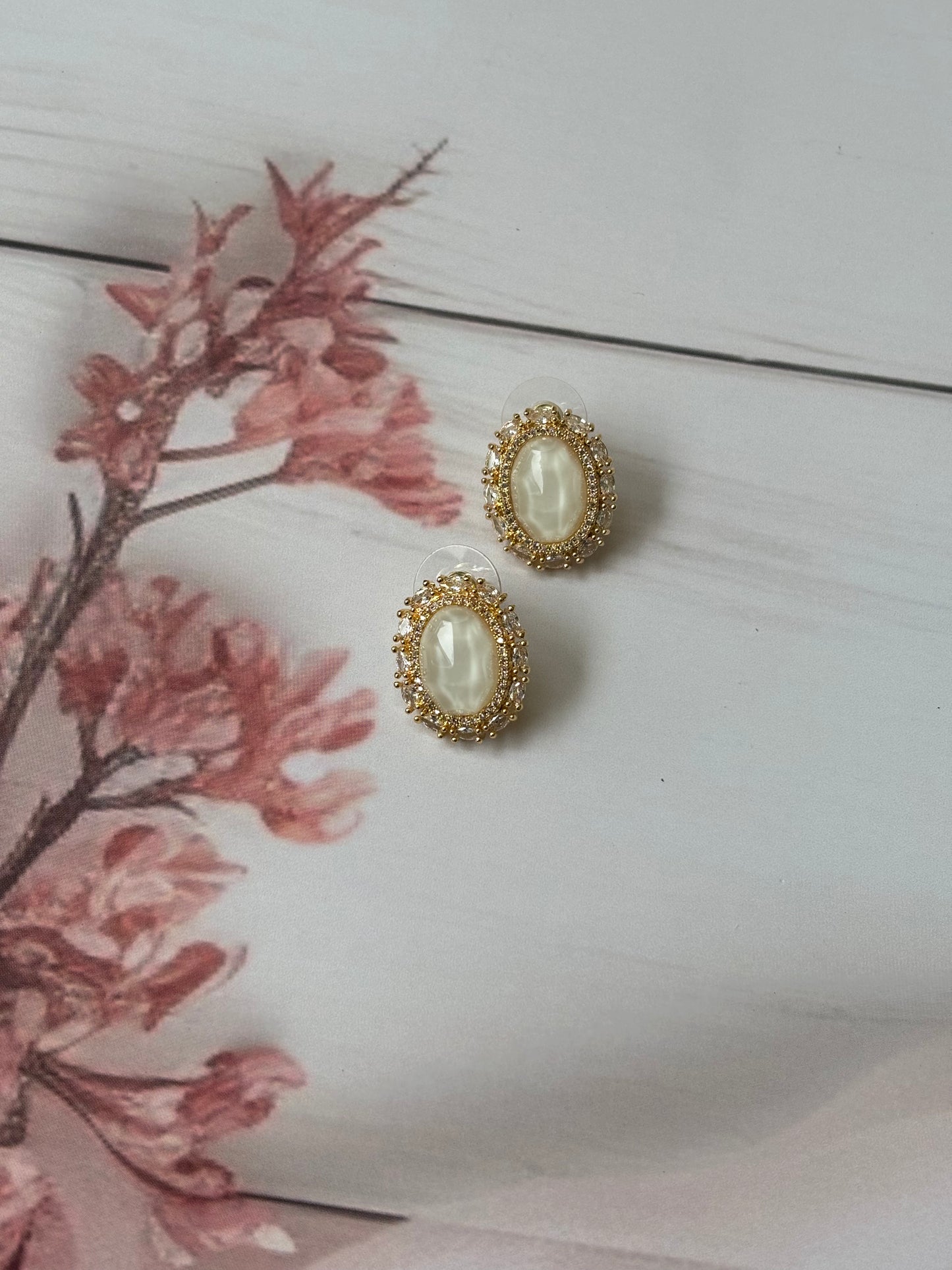 Mother of pearl Oval studs