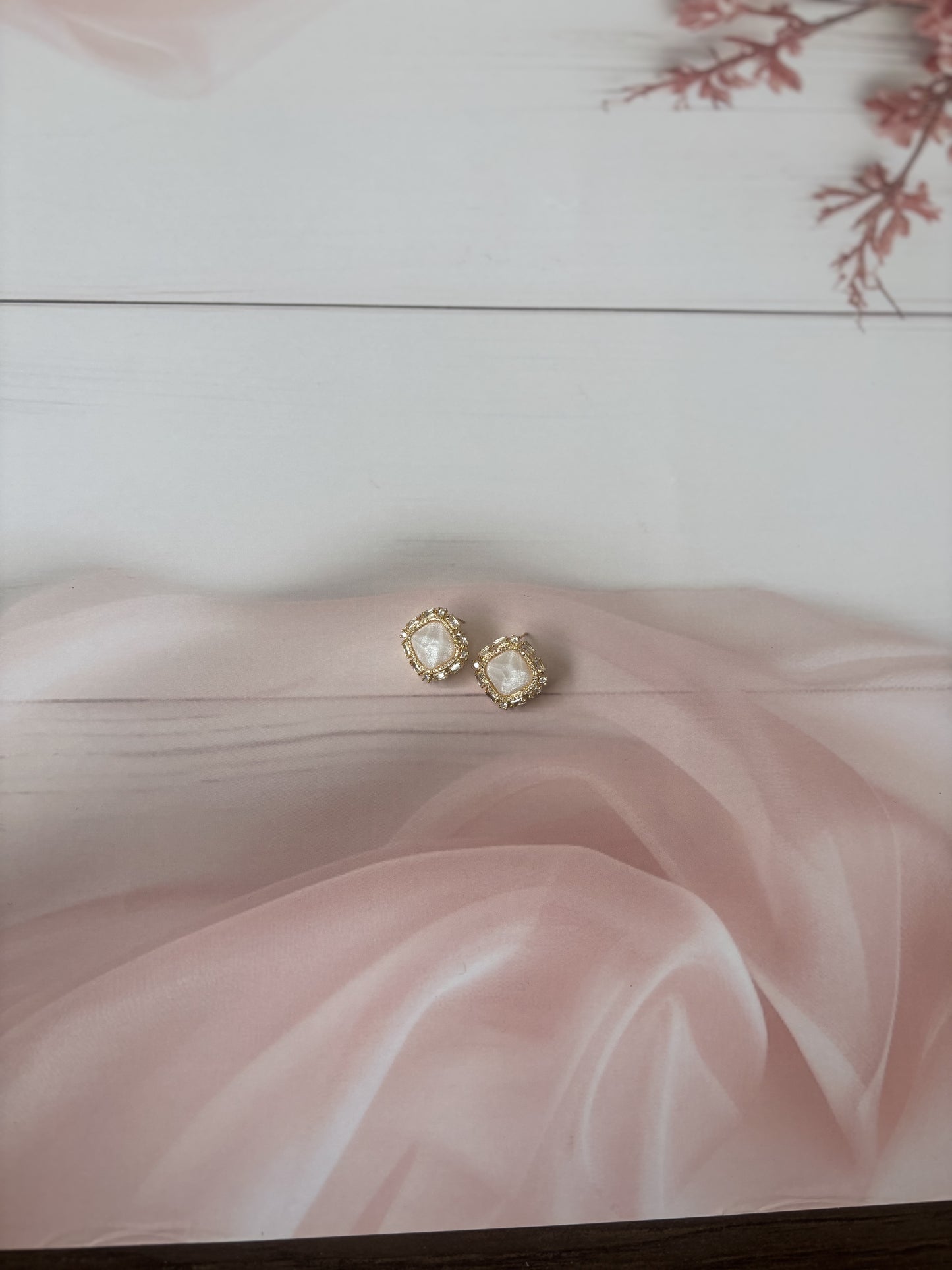 Mother of pearl kite studs
