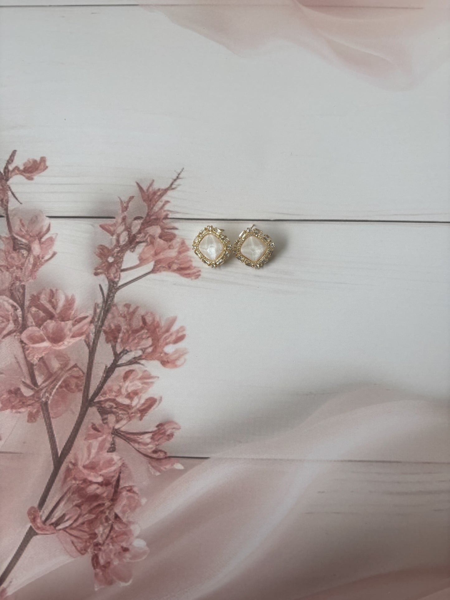 Mother of pearl kite studs