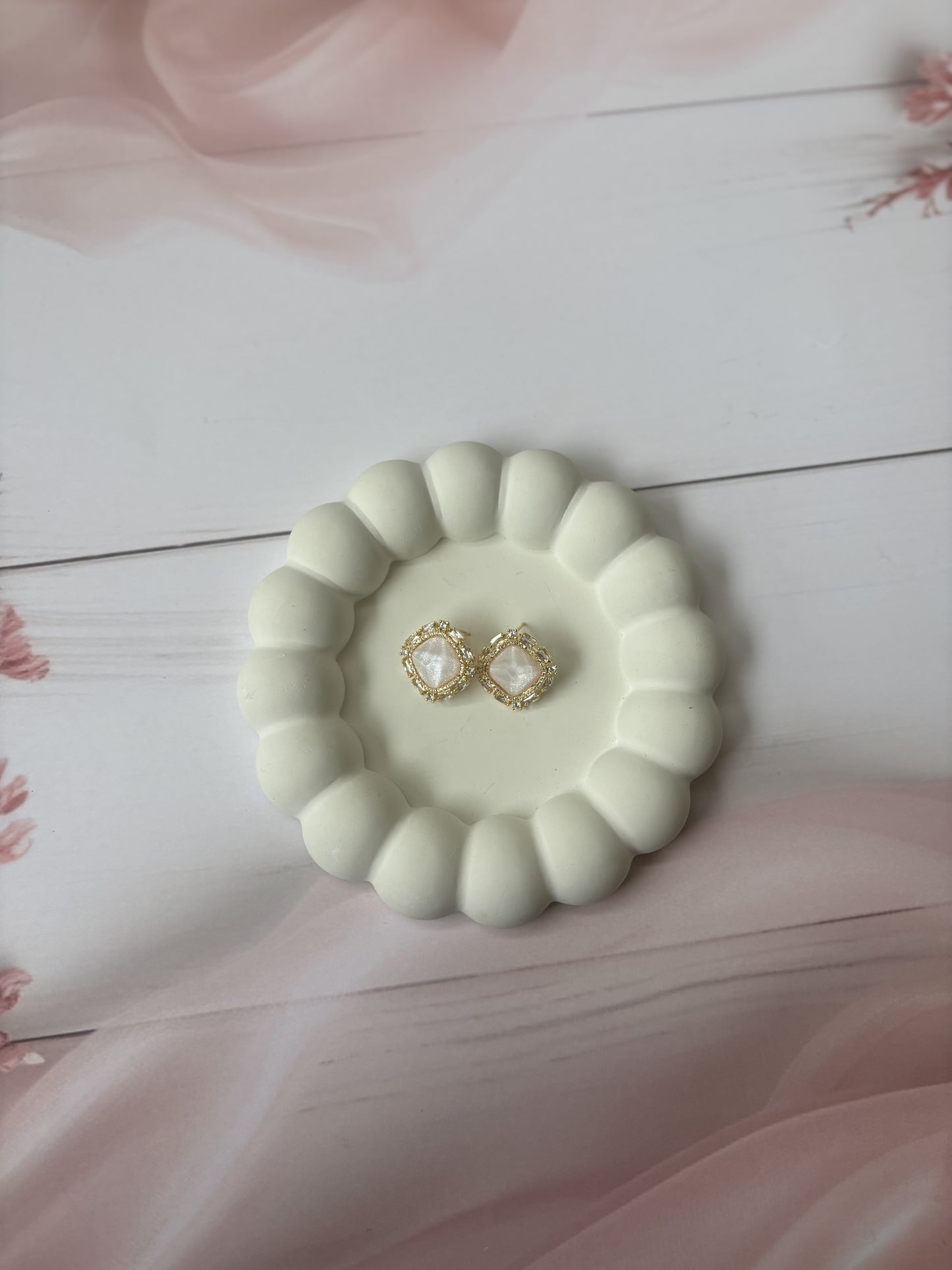 Mother of pearl kite studs