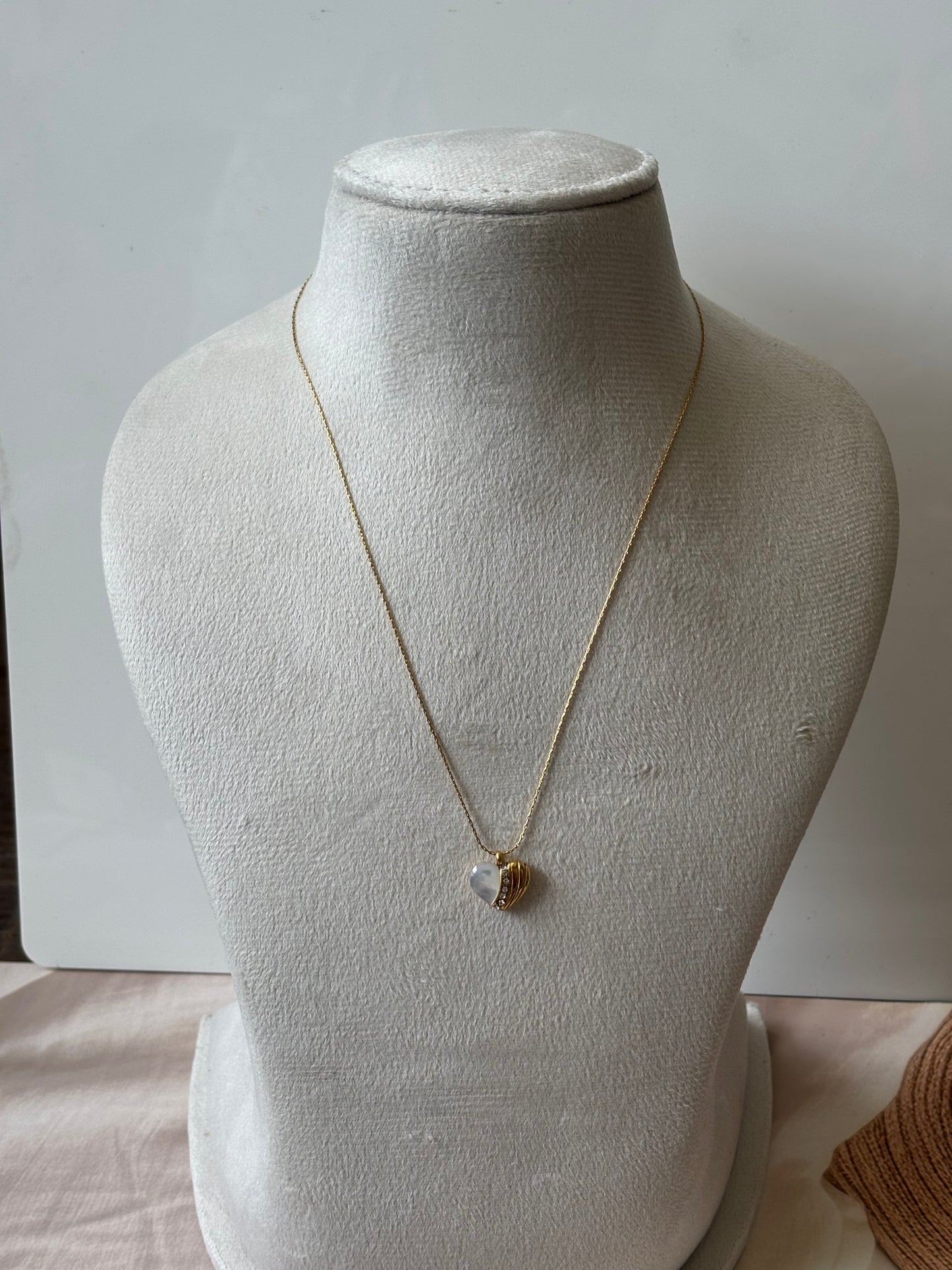Partial white heart shape necklace
