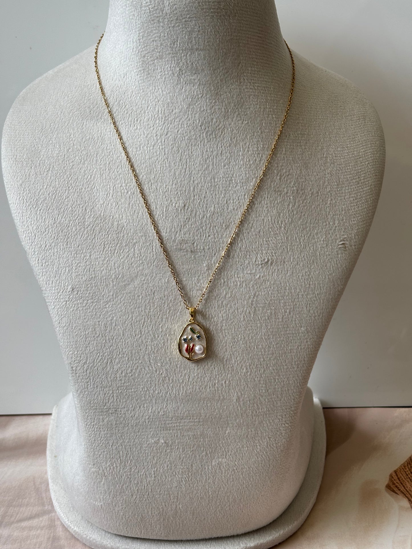 Pearly Pink pendant necklace