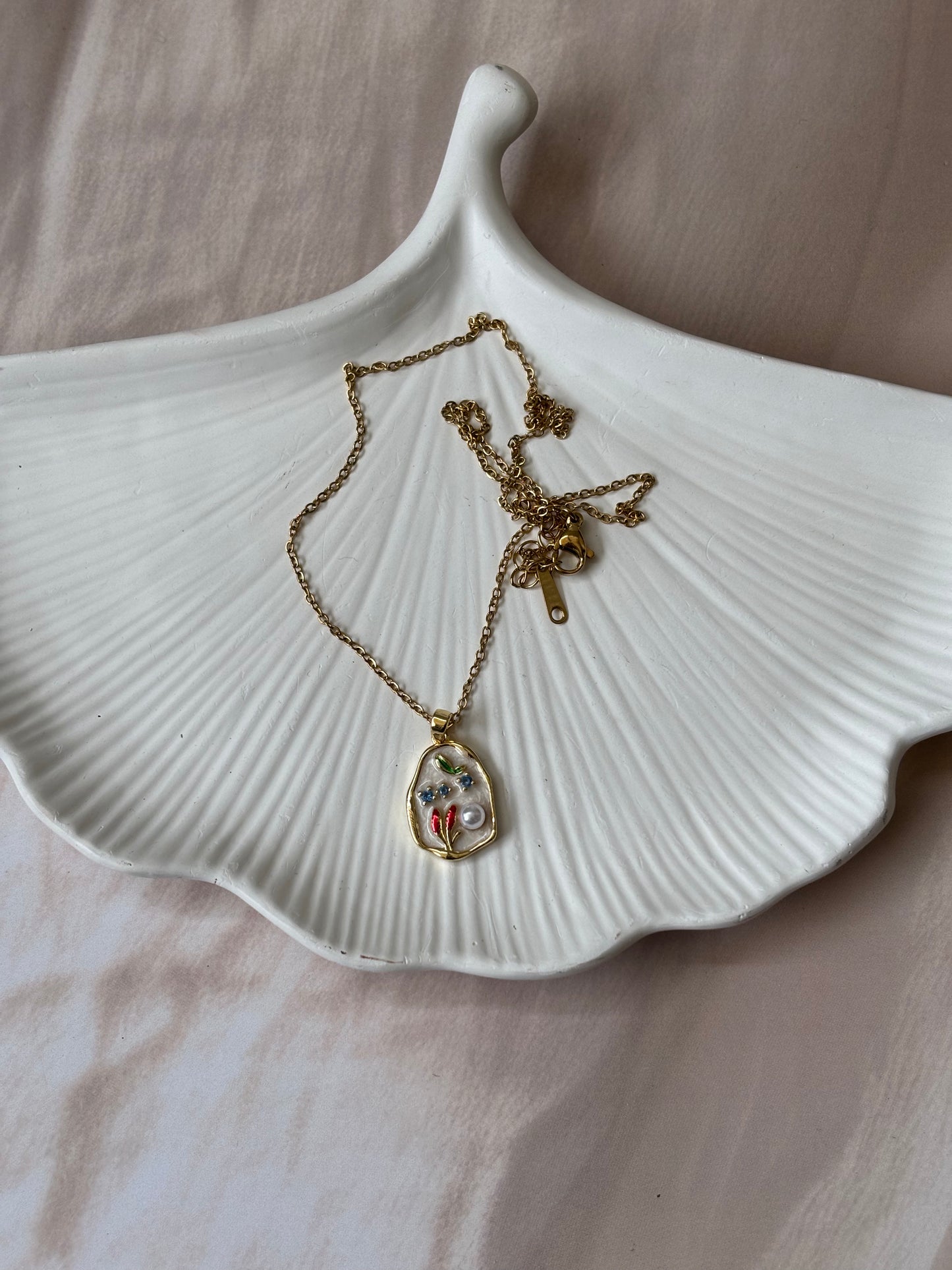 Pearly Pink pendant necklace