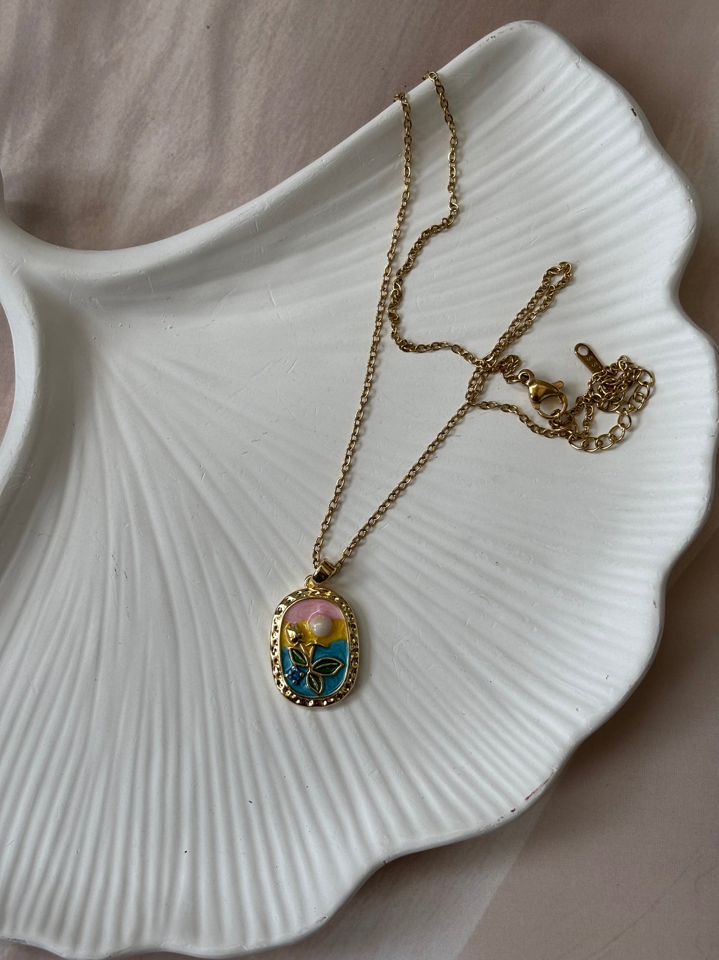 Pinky Blue pendant necklace
