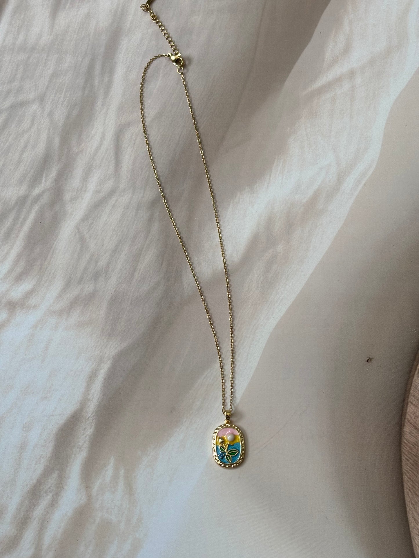 Pinky Blue pendant necklace