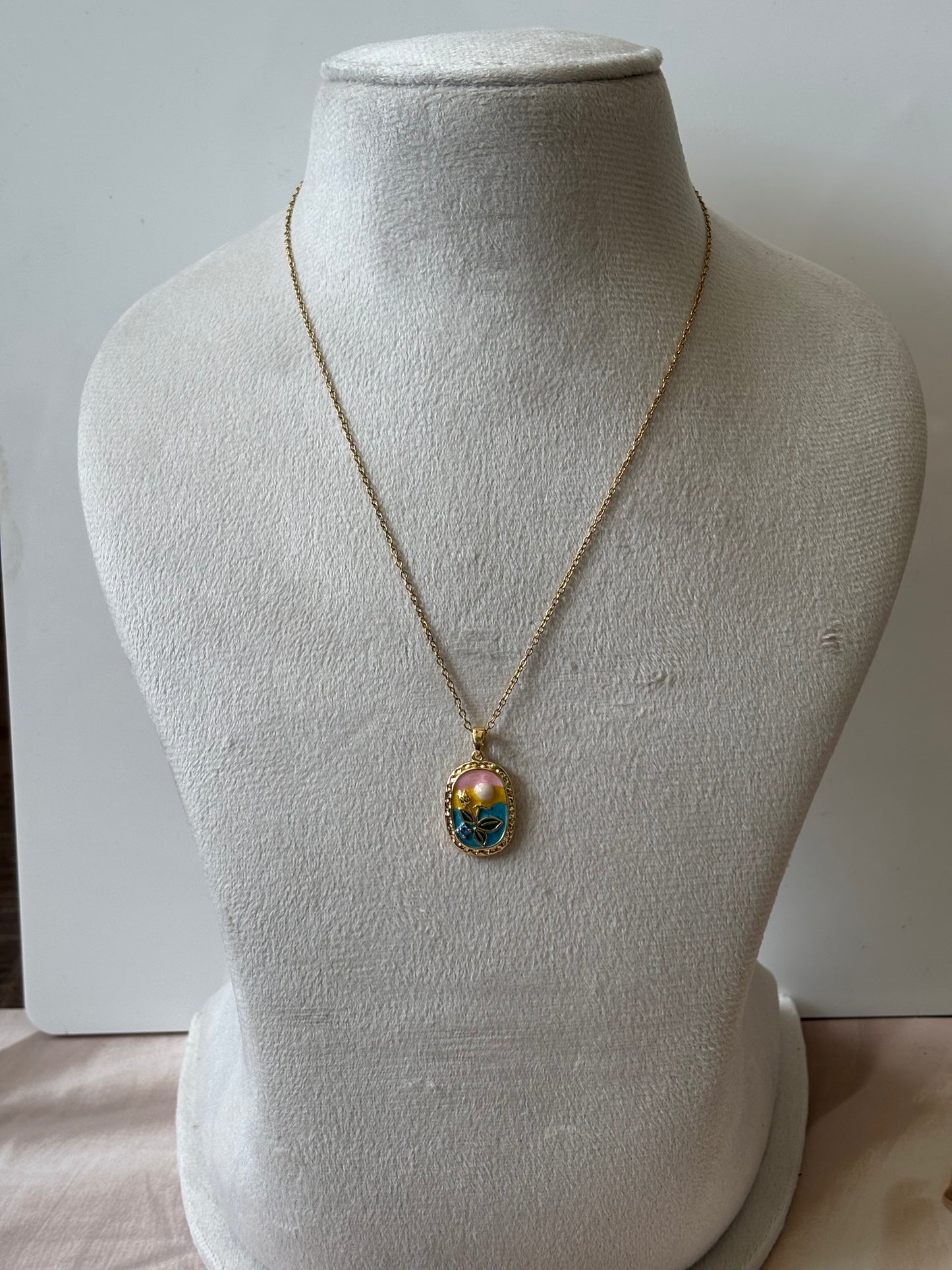 Pinky Blue pendant necklace
