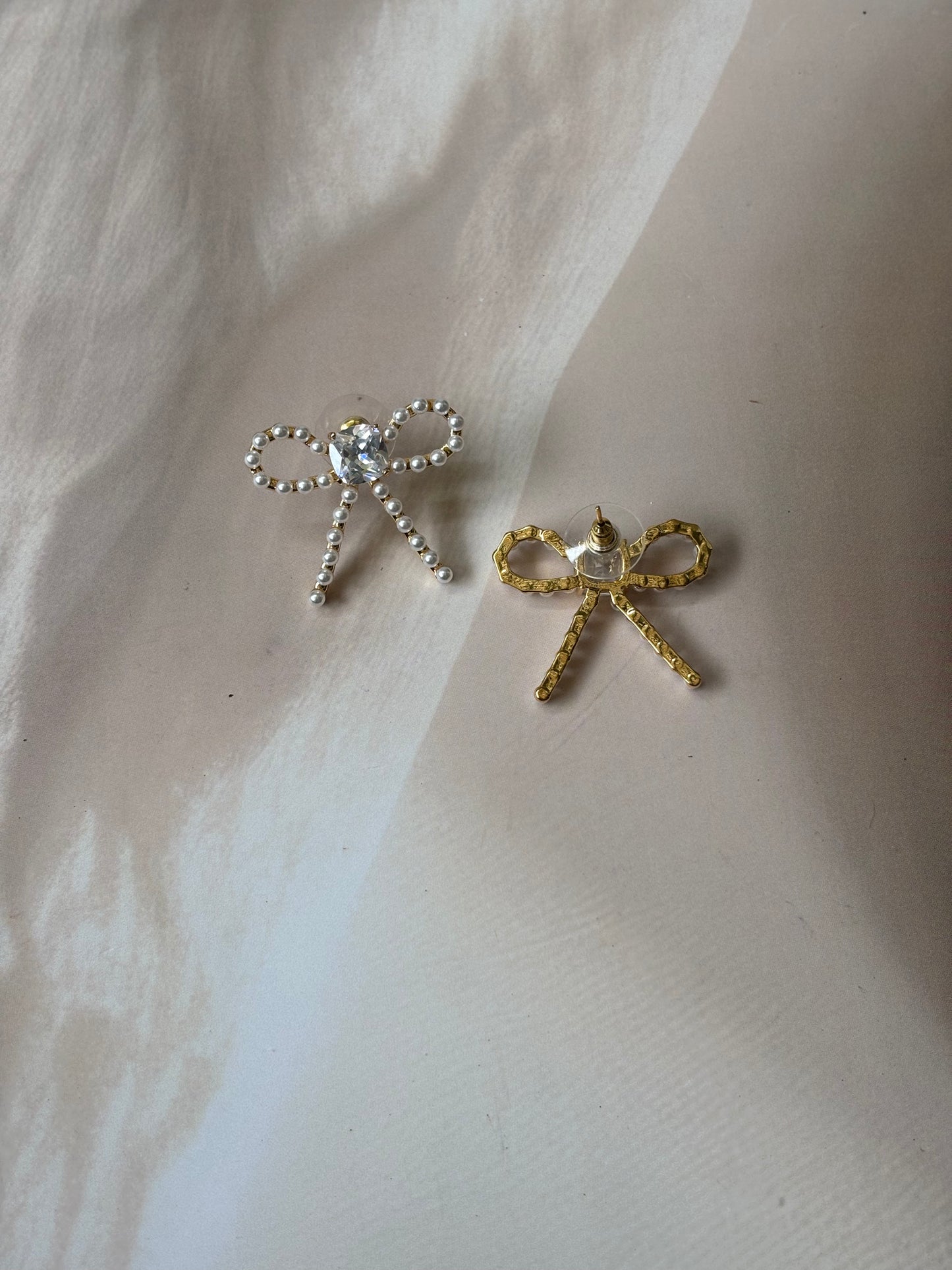Big Pearly bow studs