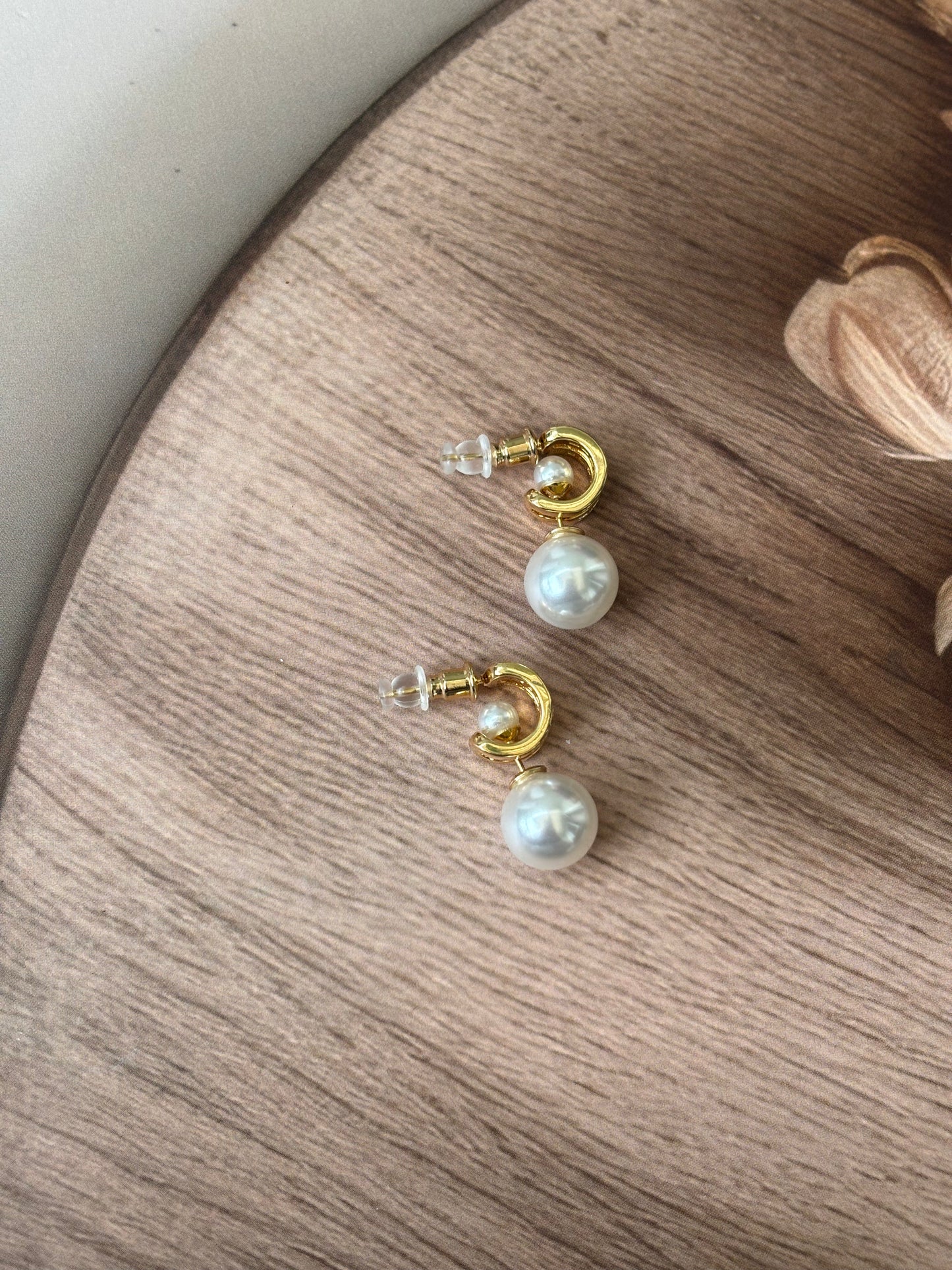 Hanging round pearl dangler earrings